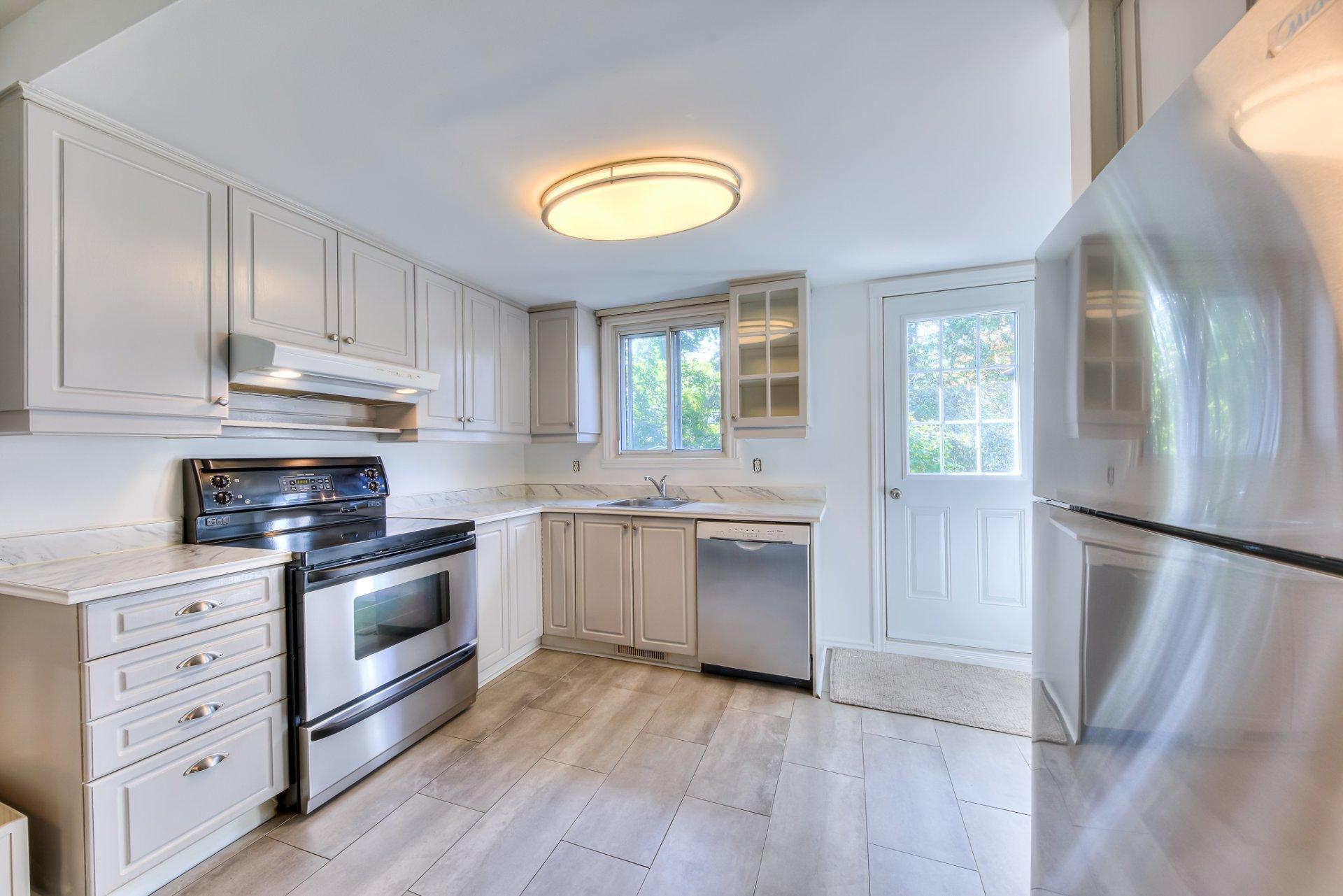 









200


Rue Beacon

,
Kirkland,




QC
H9J2G1

