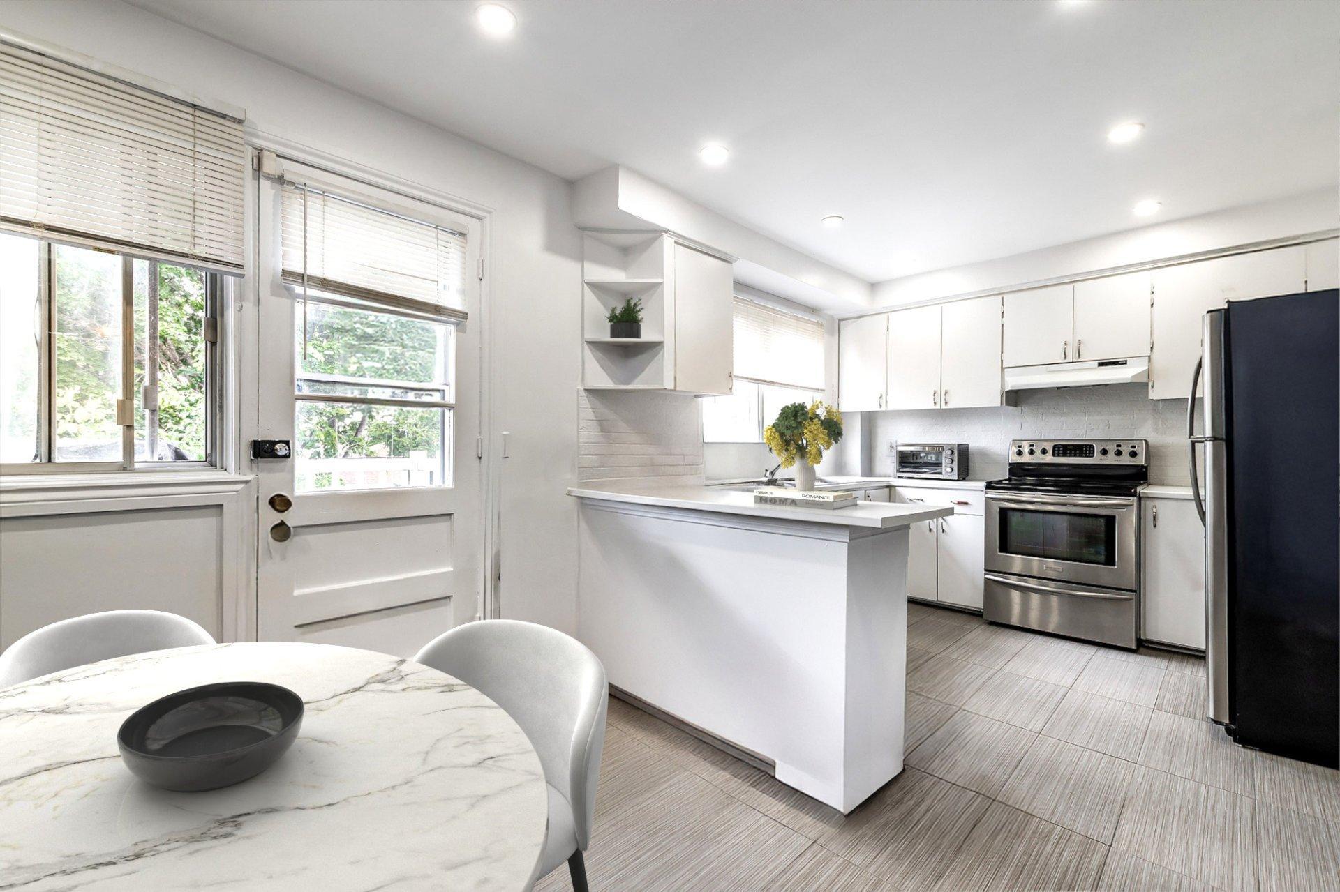 









2315

 - 2317


Rue Gold

,
Montréal (Saint-Laurent),




QC
H4M1S5

