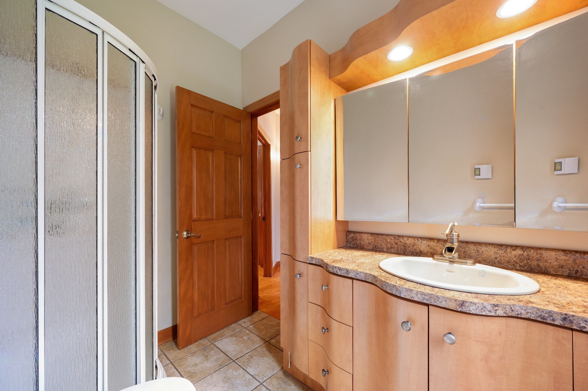 









1386


Rue des Peupliers

,
Mont-Saint-Hilaire,




QC
J3G2W3

