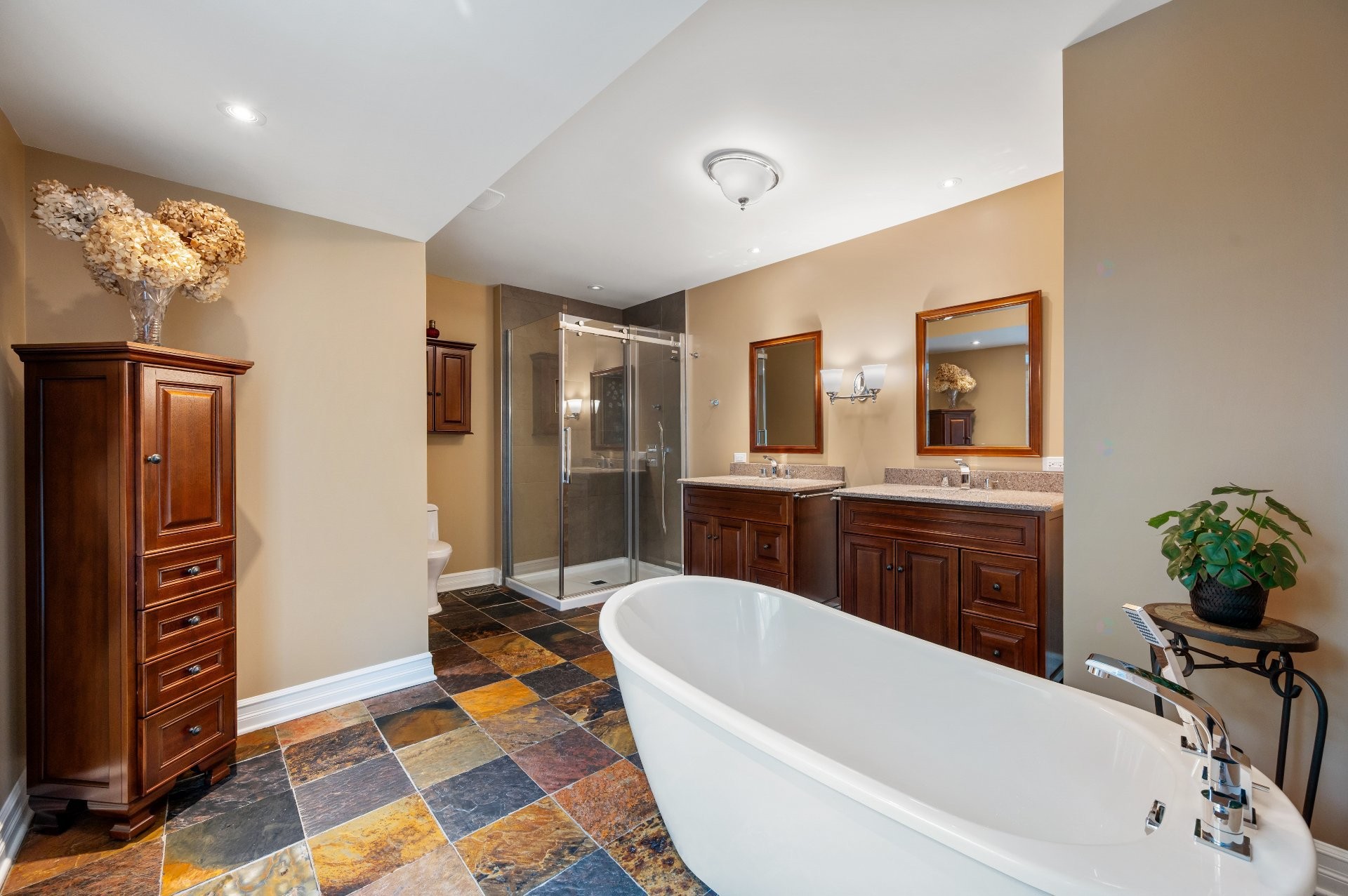 









1386


Rue des Peupliers

,
Mont-Saint-Hilaire,




QC
J3G2W3

