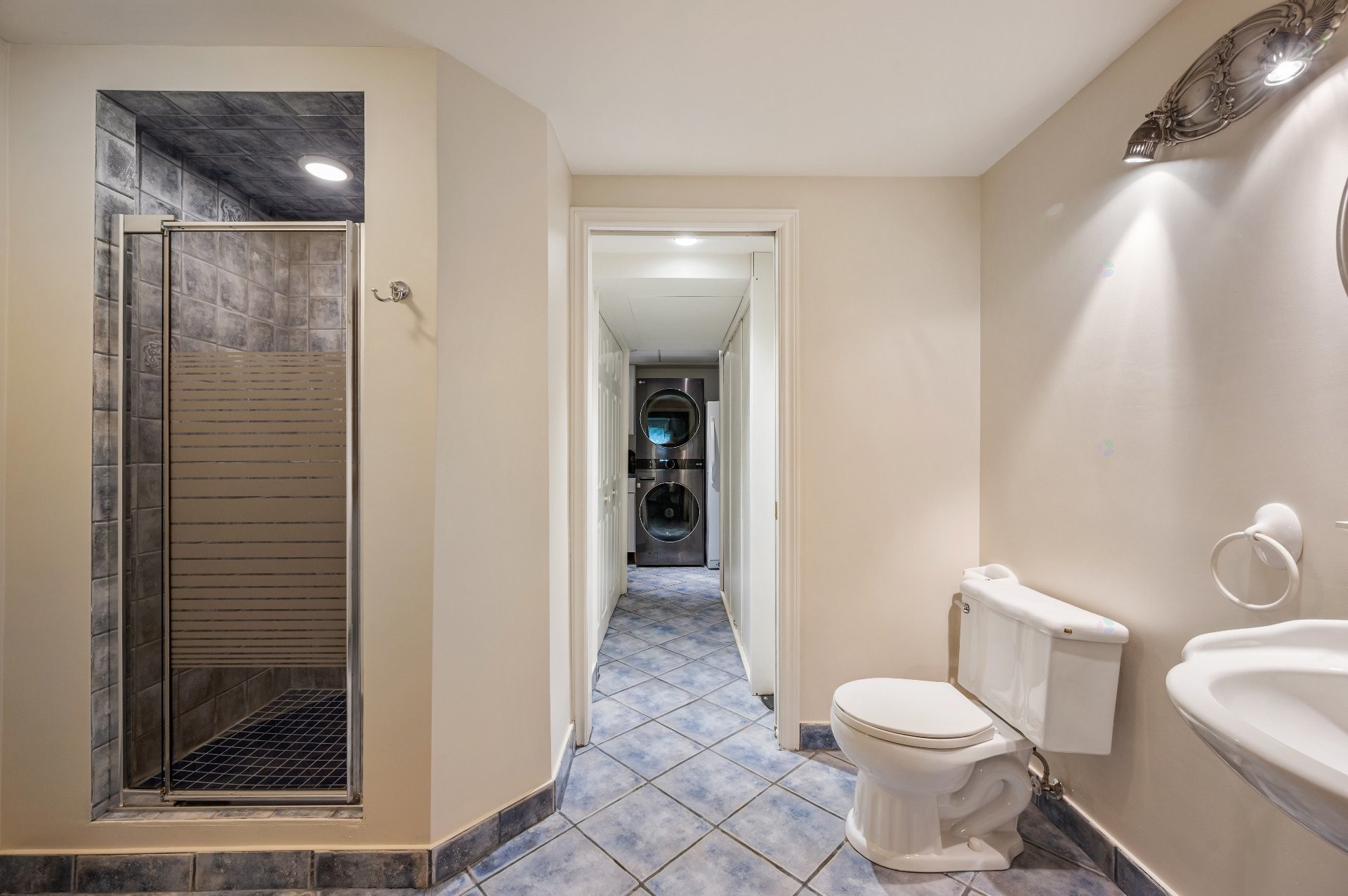 









1386


Rue des Peupliers

,
Mont-Saint-Hilaire,




QC
J3G2W3

