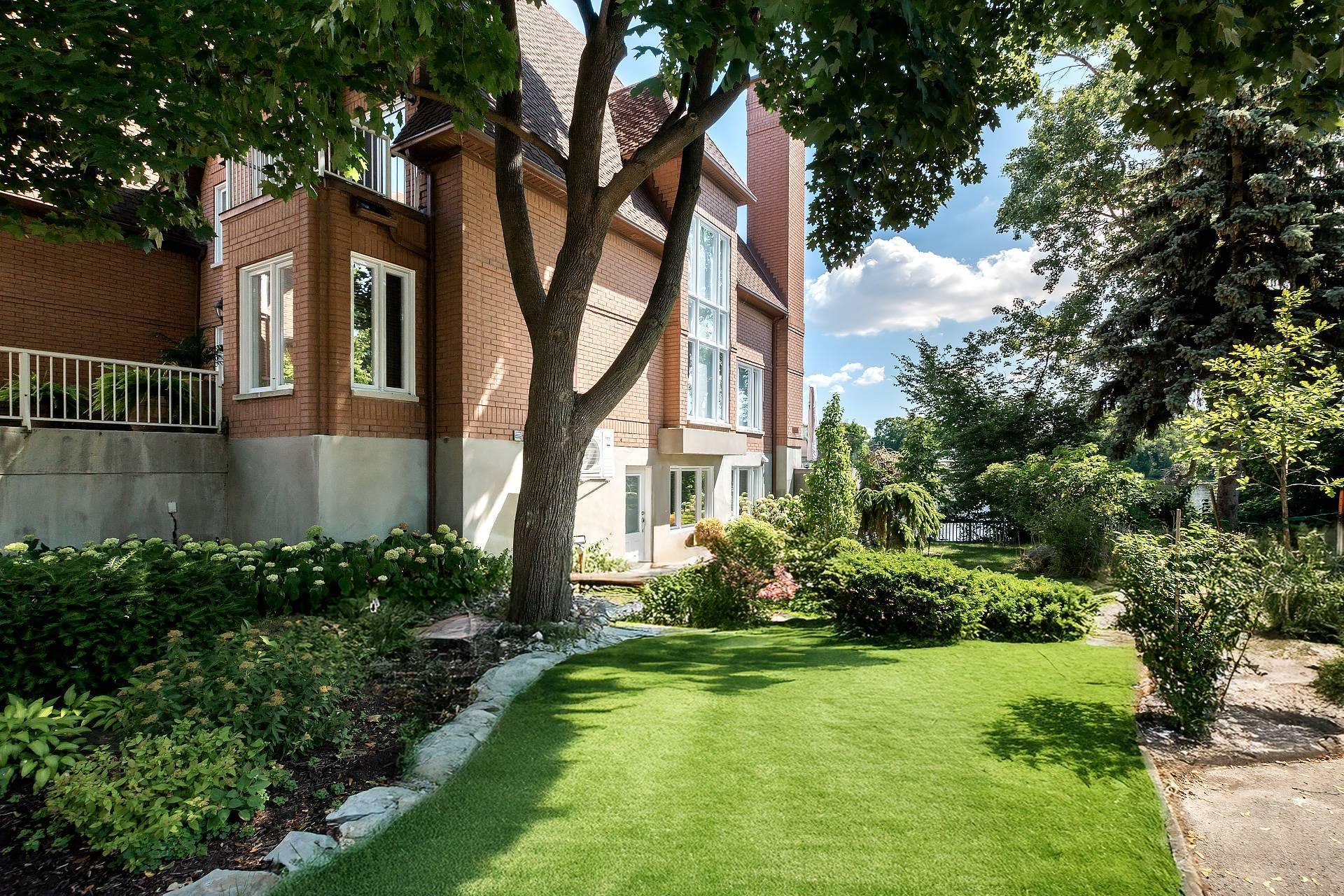 









1


Av. Sauriol

,
Laval (Laval-des-Rapides),




QC
H7N3A3

