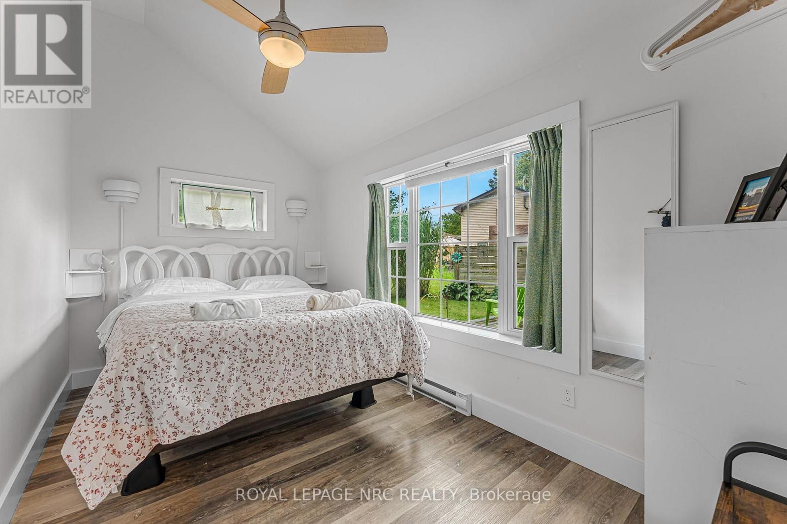 












3983 VICTORIA ROAD

,
Fort Erie (Crystal Beach),




Ontario
L0S1B0

