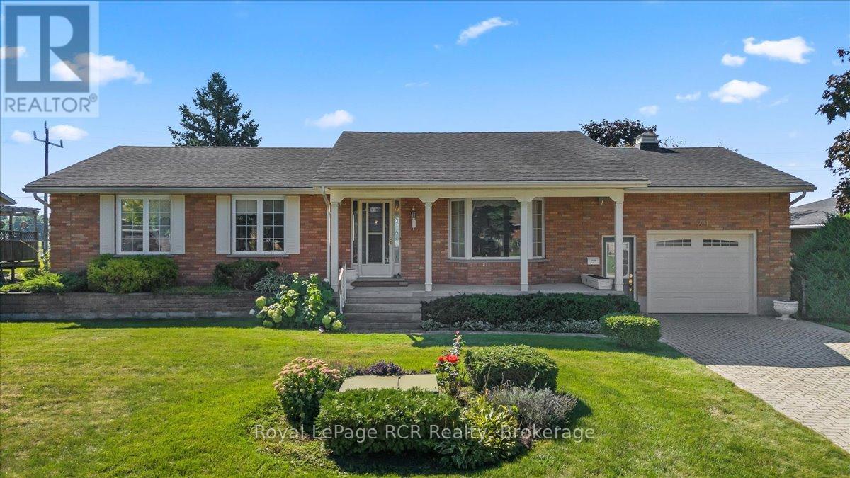 












29 2ND STREET CRESCENT

,
Hanover,




Ontario
N4N3R3

