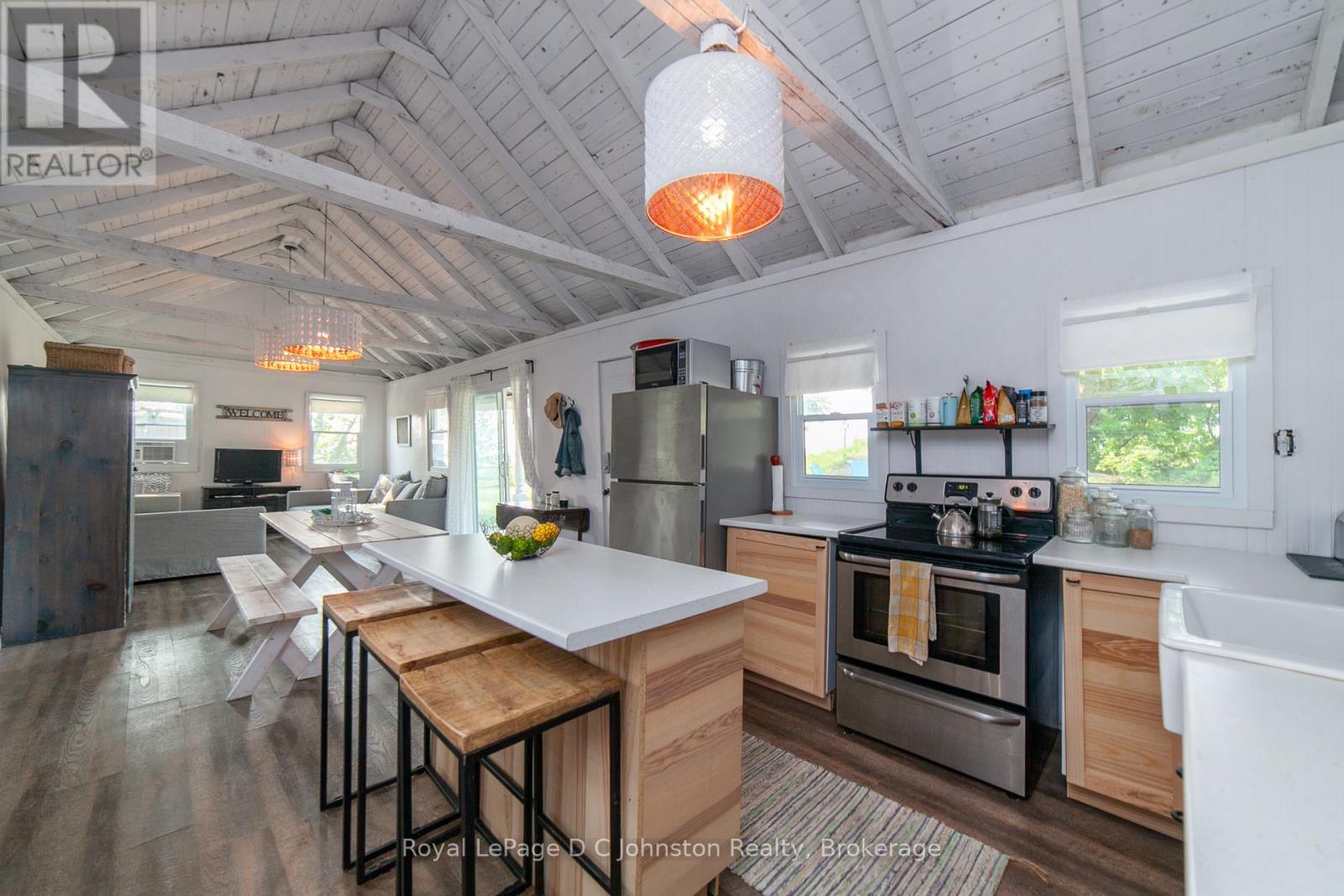 












105 5TH AVENUE S

,
Native Leased Lands,




Ontario
N0H2L0

