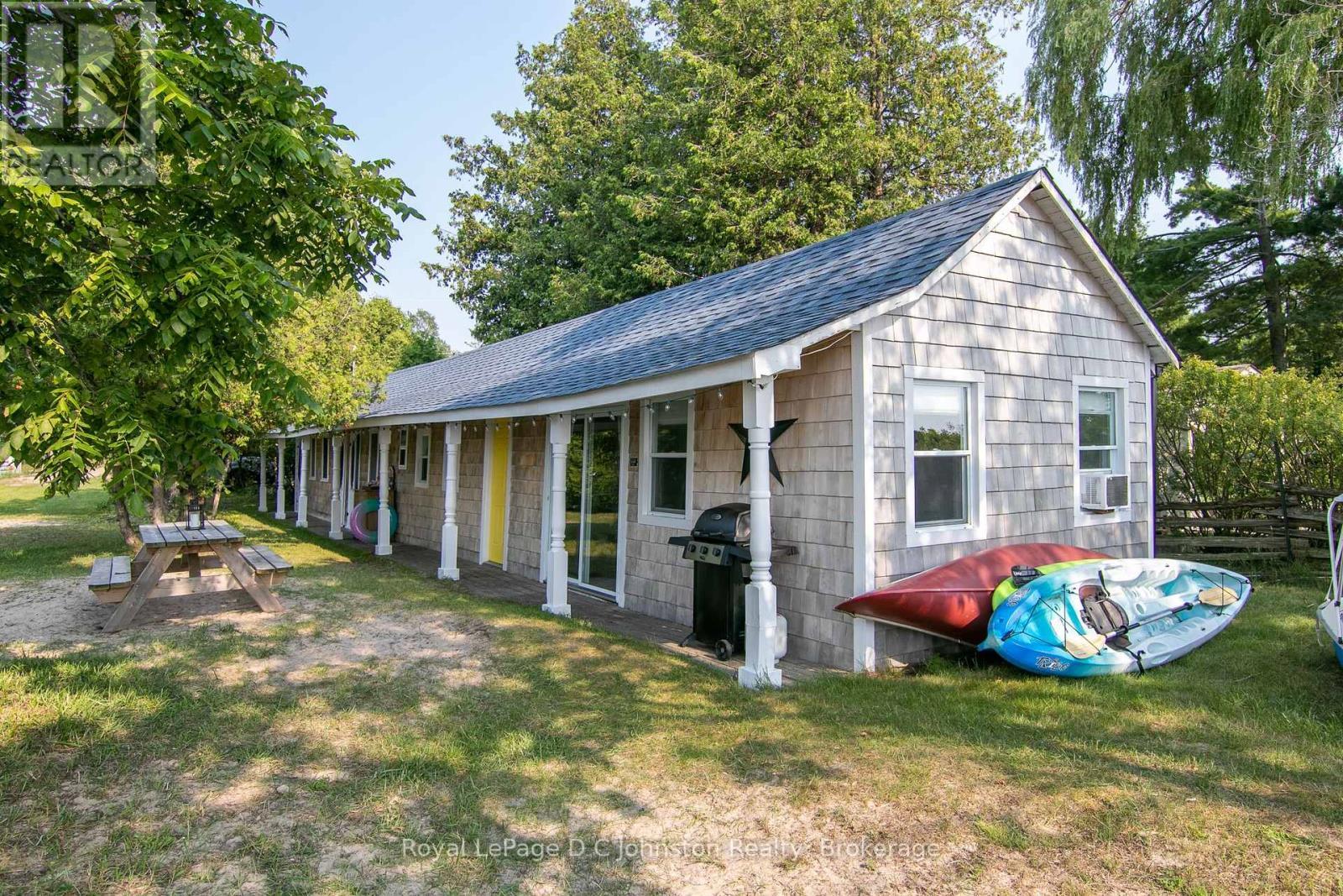 












105 5TH AVENUE S

,
Native Leased Lands,




Ontario
N0H2L0

