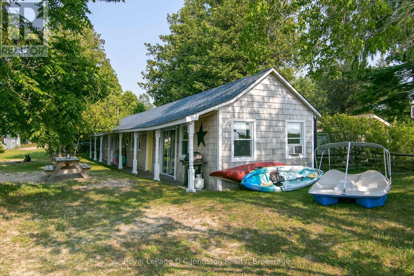 












105 5TH AVENUE S

,
Native Leased Lands,




Ontario
N0H2L0

