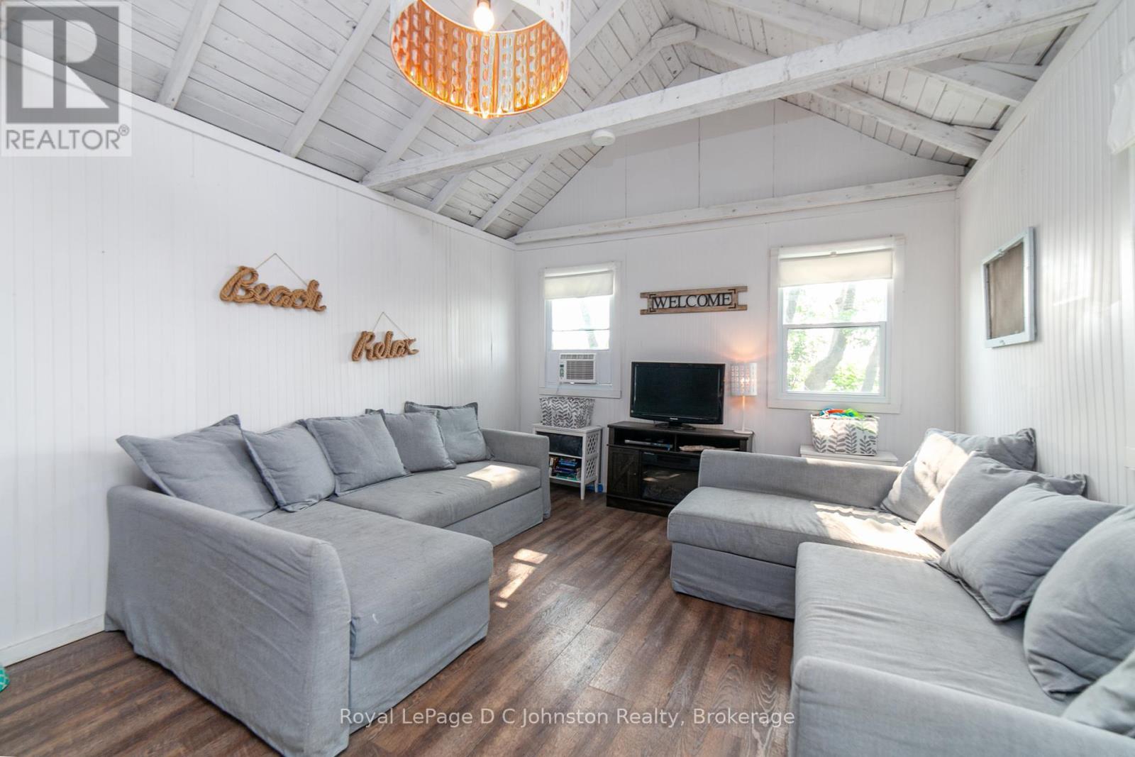 












105 5TH AVENUE S

,
Native Leased Lands,




Ontario
N0H2L0

