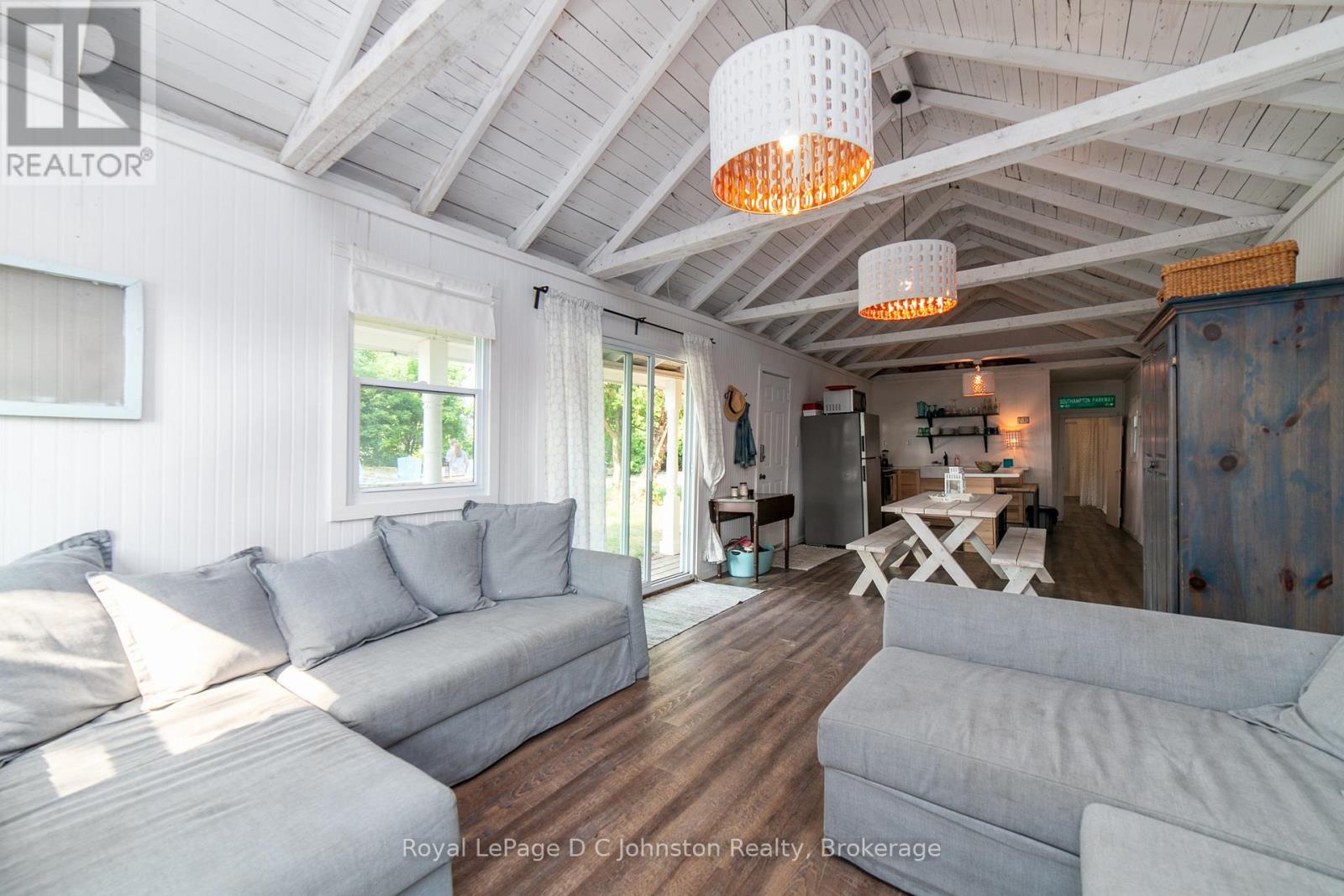 












105 5TH AVENUE S

,
Native Leased Lands,




Ontario
N0H2L0

