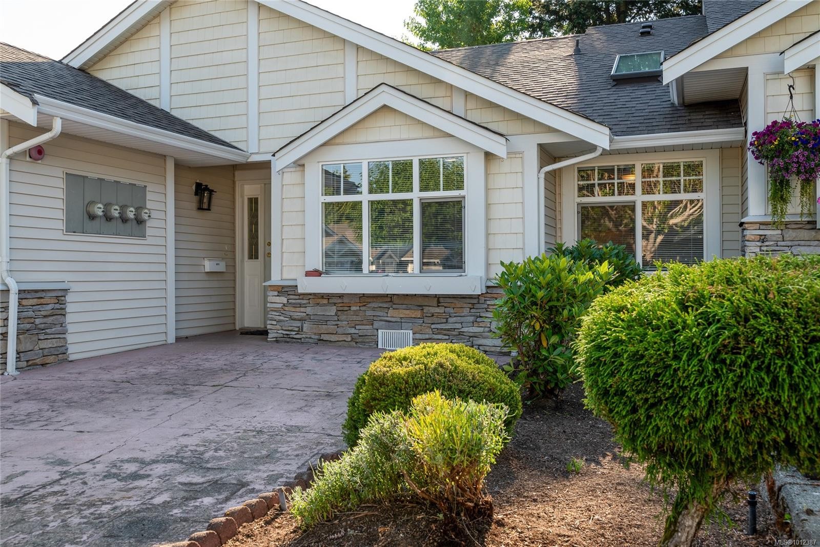 









6128


Bellflower

Way,
Nanaimo,




BC
V9T 6L2

