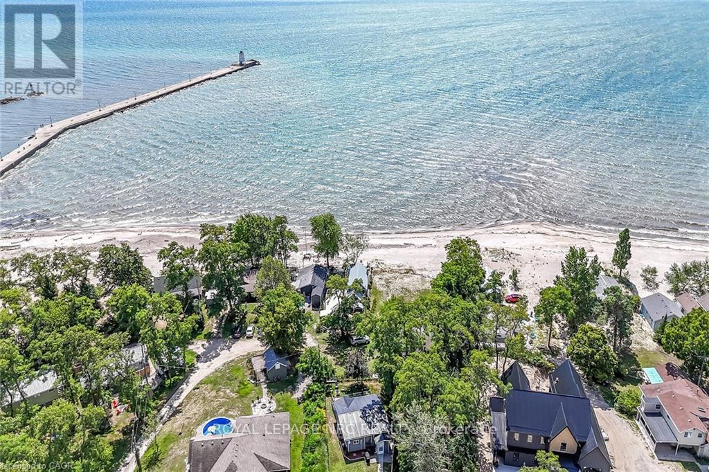 












33 DOVER STREET

,
Haldimand,




Ontario
N1A2W6

