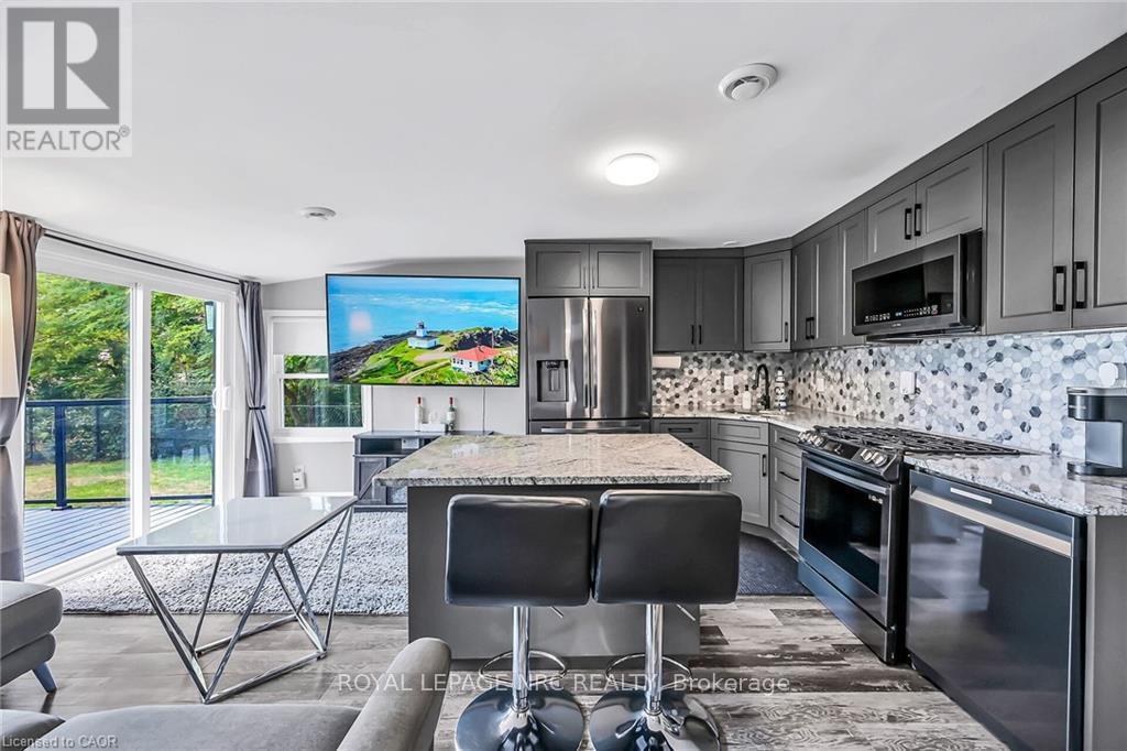 












33 DOVER STREET

,
Haldimand,




Ontario
N1A2W6

