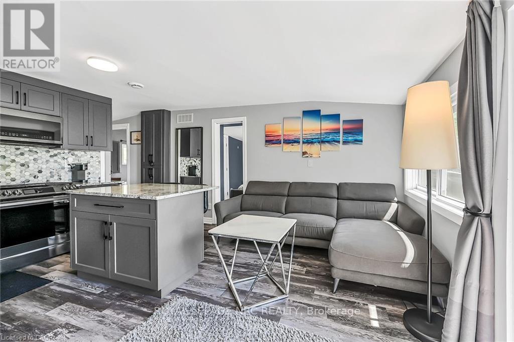 












33 DOVER STREET

,
Haldimand,




Ontario
N1A2W6

