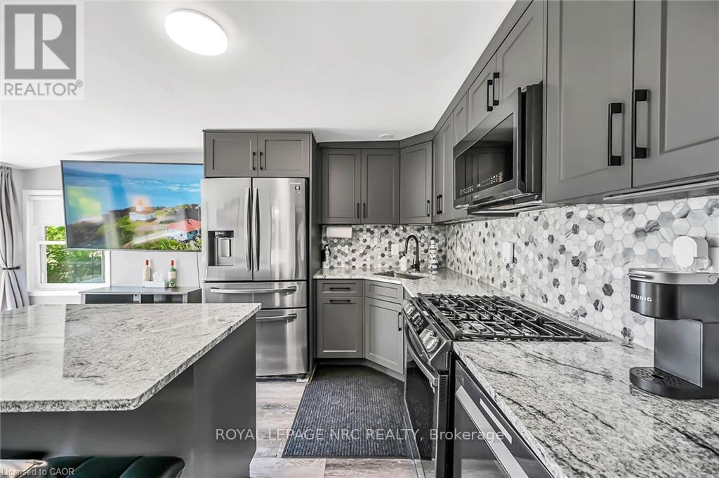 












33 DOVER STREET

,
Haldimand,




Ontario
N1A2W6

