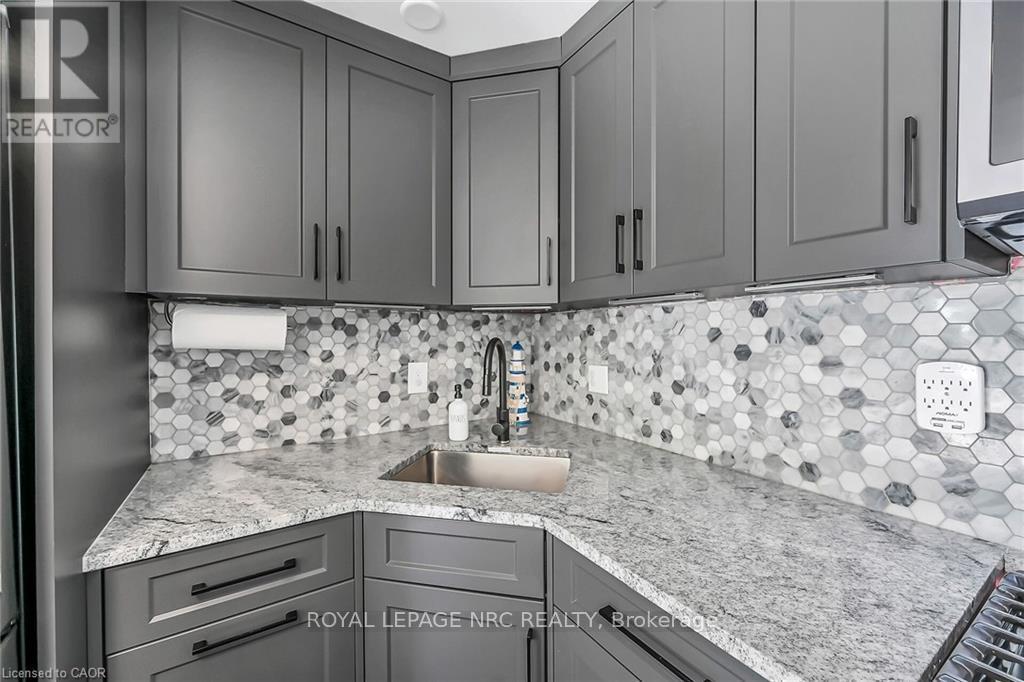 












33 DOVER STREET

,
Haldimand,




Ontario
N1A2W6

