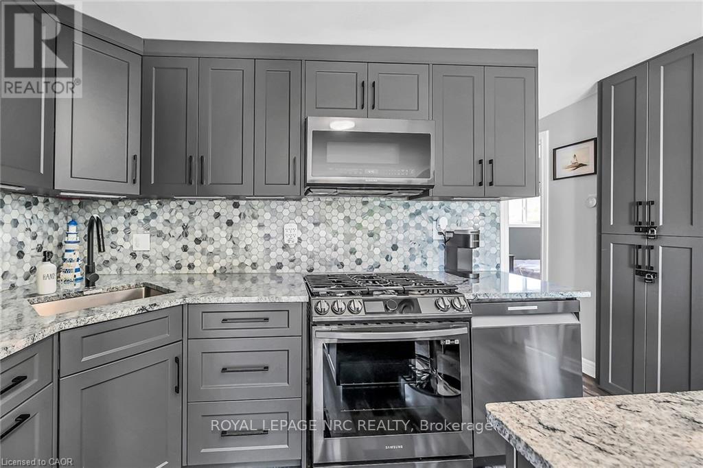 












33 DOVER STREET

,
Haldimand,




Ontario
N1A2W6

