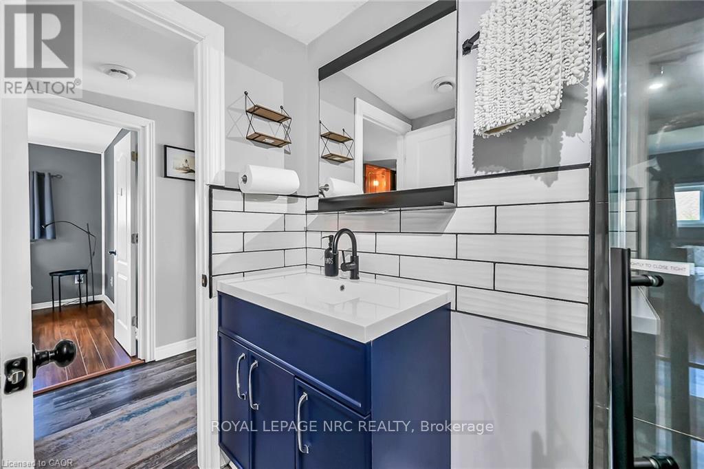 












33 DOVER STREET

,
Haldimand,




Ontario
N1A2W6

