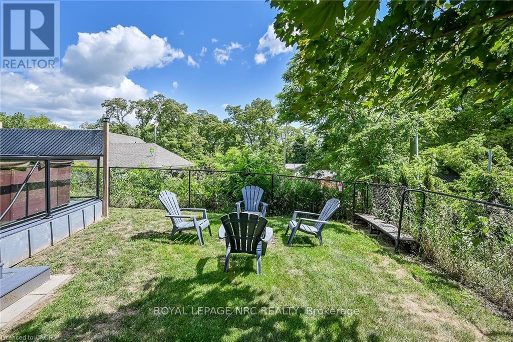 












33 DOVER STREET

,
Haldimand,




Ontario
N1A2W6

