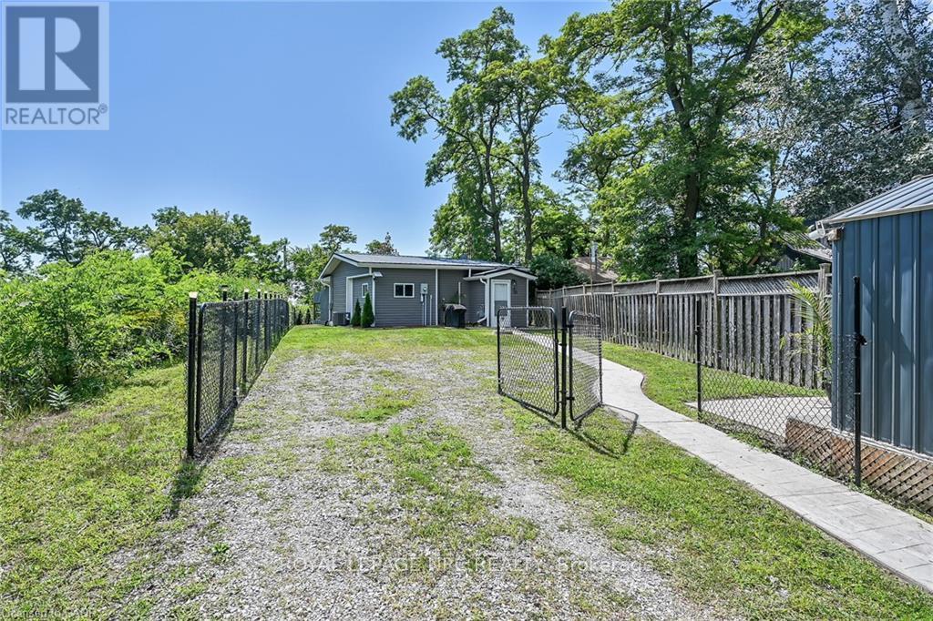 












33 DOVER STREET

,
Haldimand,




Ontario
N1A2W6

