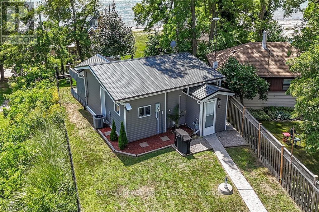 












33 DOVER STREET

,
Haldimand,




Ontario
N1A2W6

