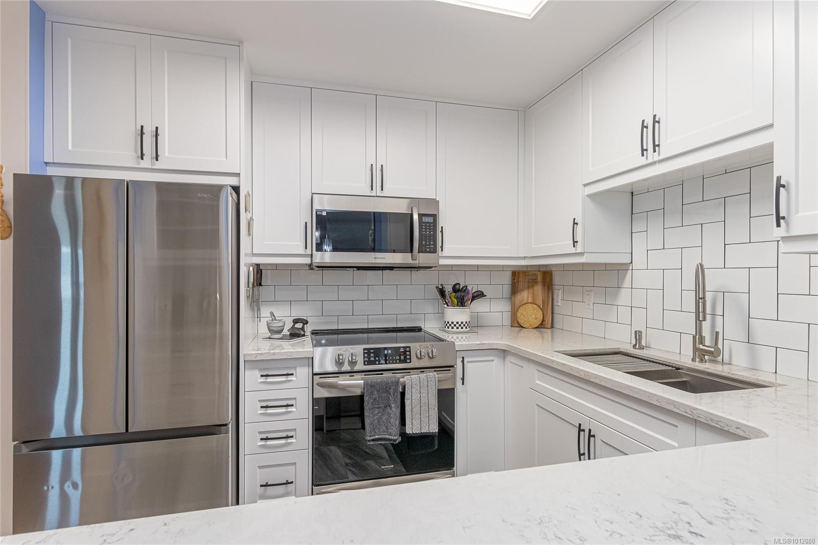 









2560


Departure Bay

Rd, 602,
Nanaimo,




BC
V9S 5P1

