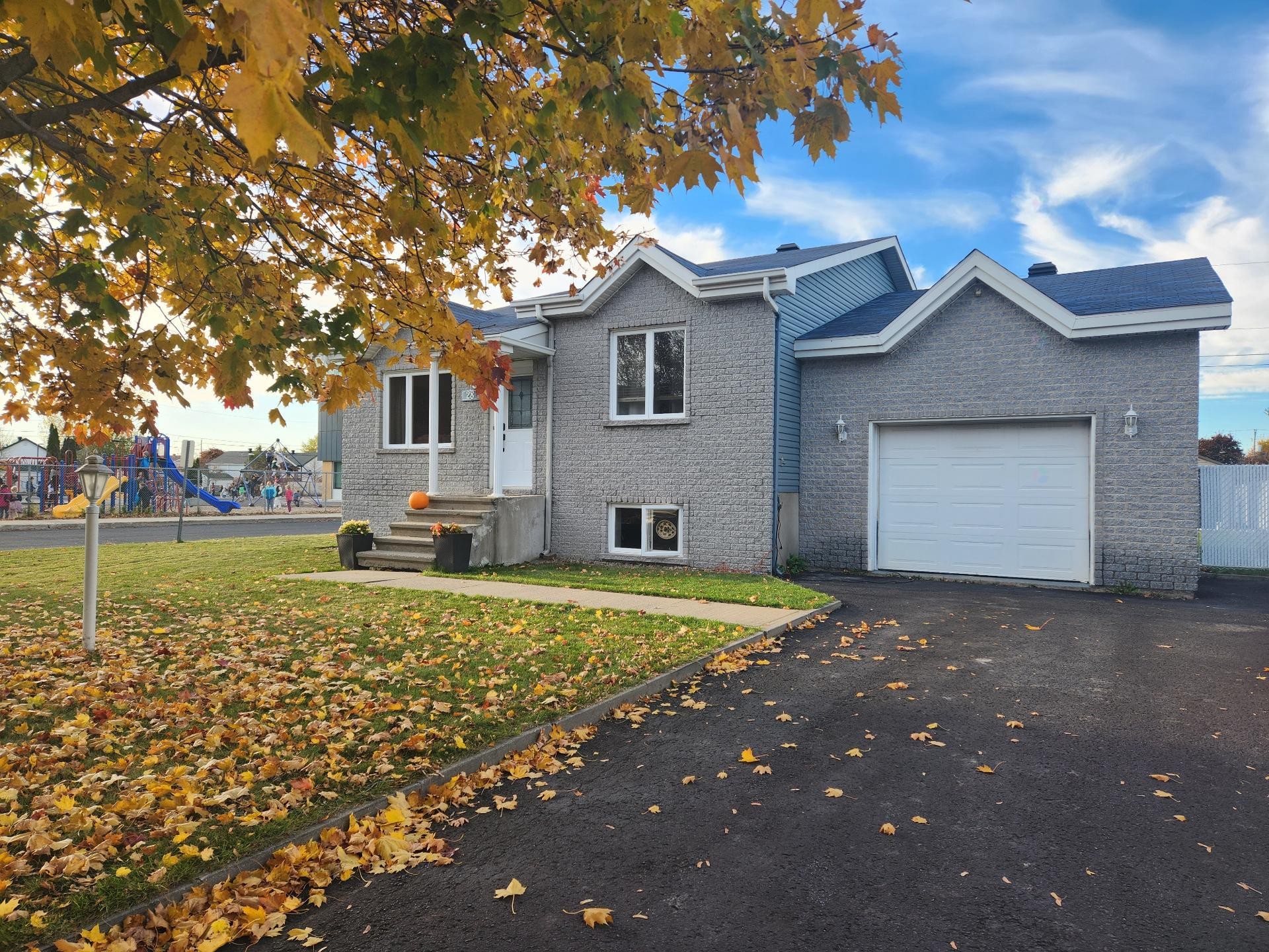 









28


Rue Vézina

,
Saint-Philippe,




QC
J0L2K0

