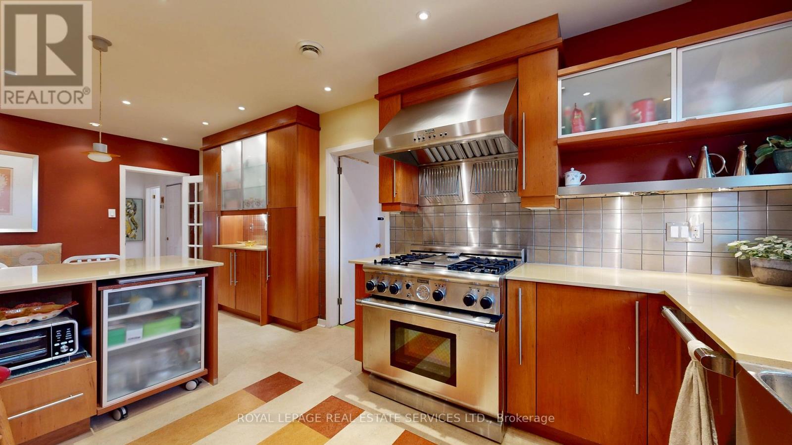 












15 COSMO ROAD

,
Toronto,




Ontario
M8X1Z3

