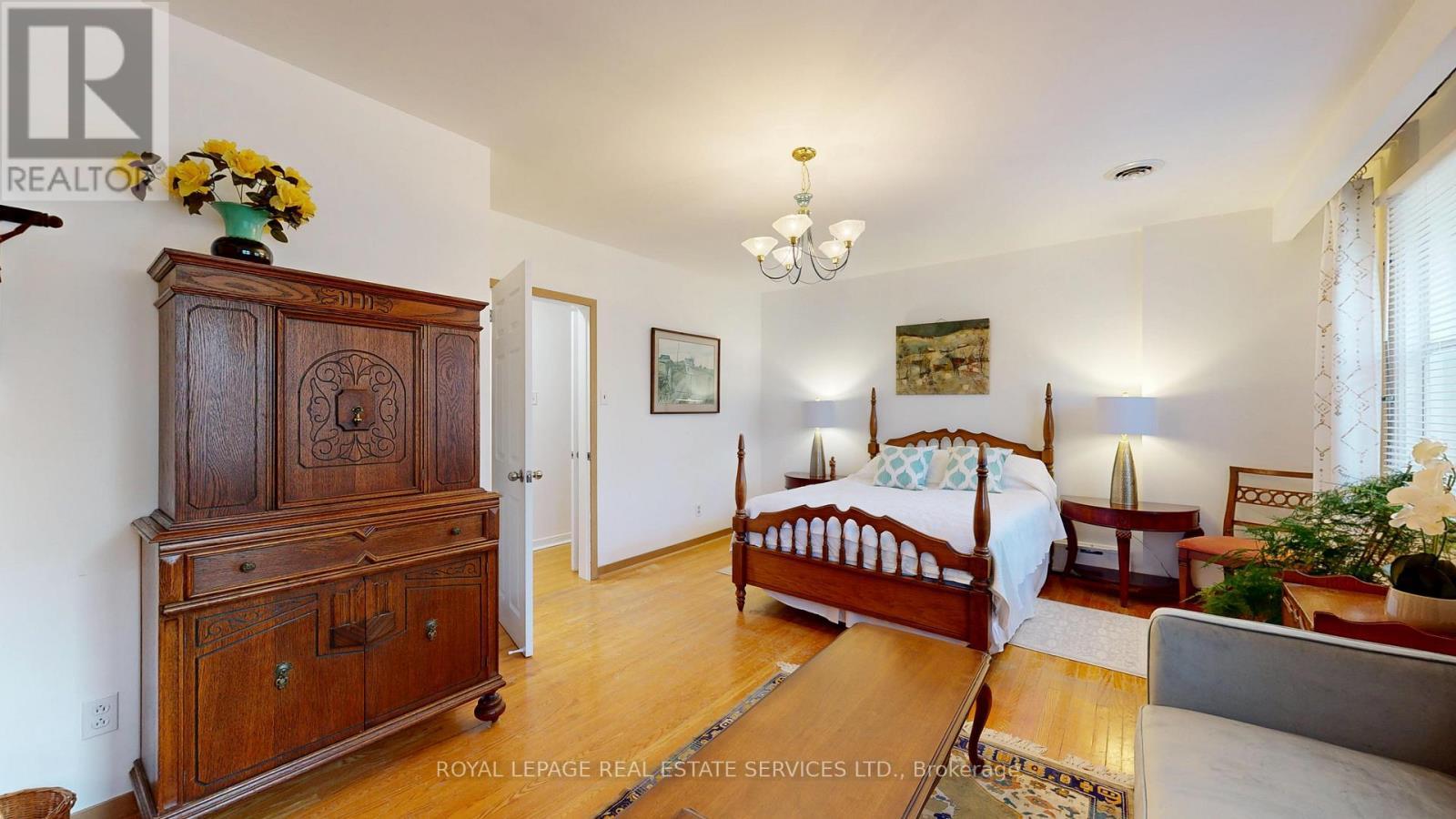 












15 COSMO ROAD

,
Toronto,




Ontario
M8X1Z3

