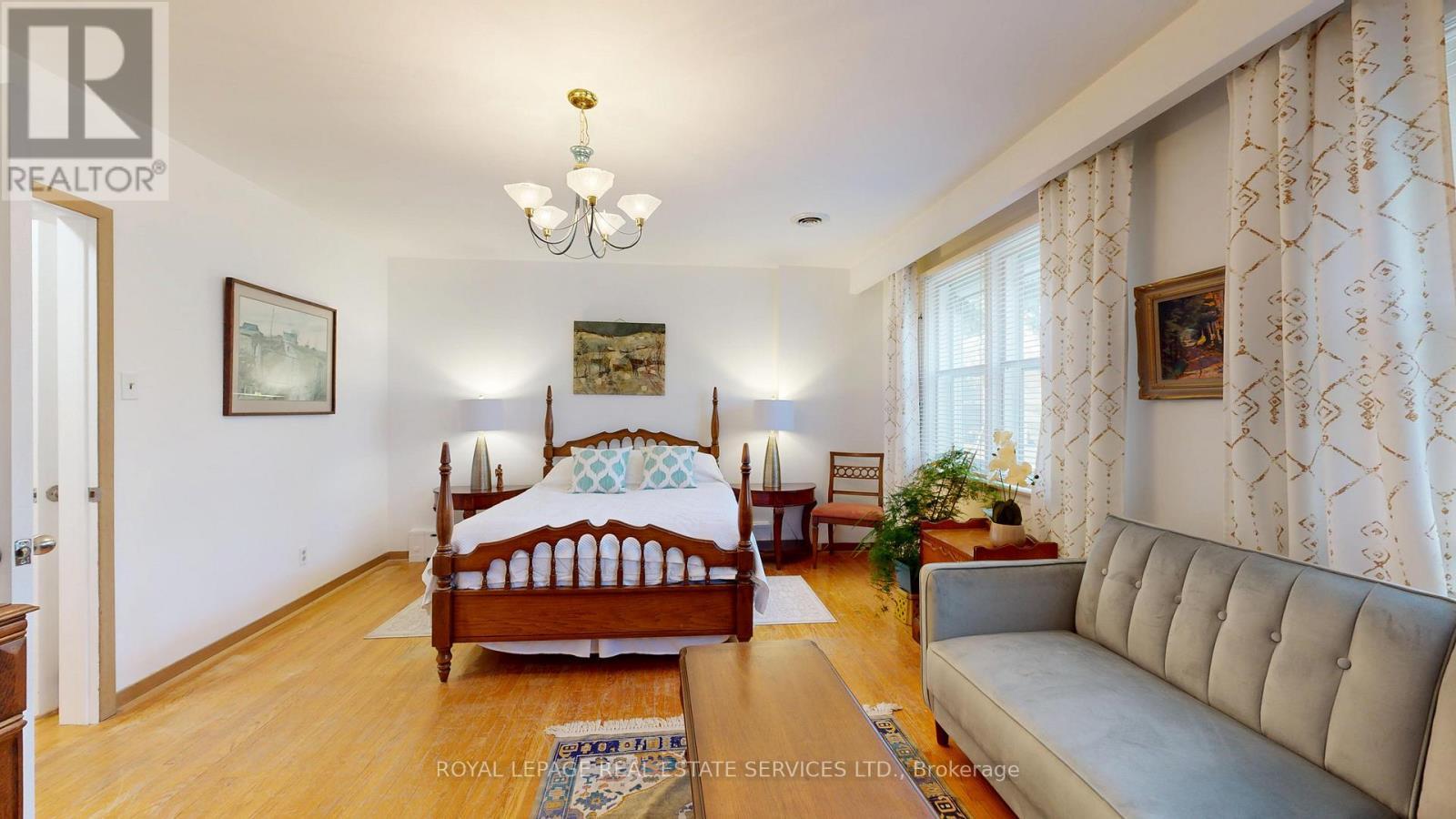 












15 COSMO ROAD

,
Toronto,




Ontario
M8X1Z3

