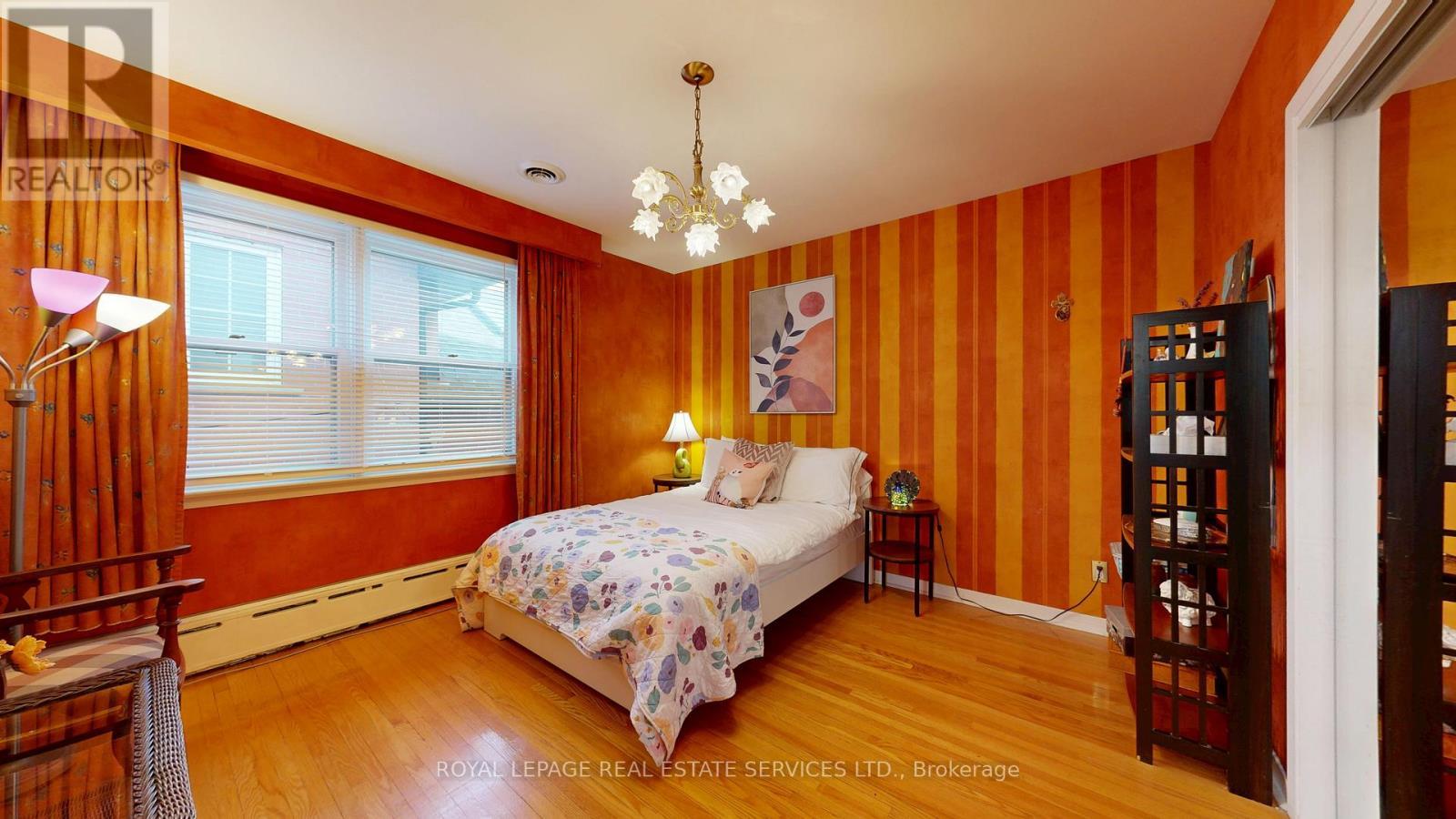 












15 COSMO ROAD

,
Toronto,




Ontario
M8X1Z3

