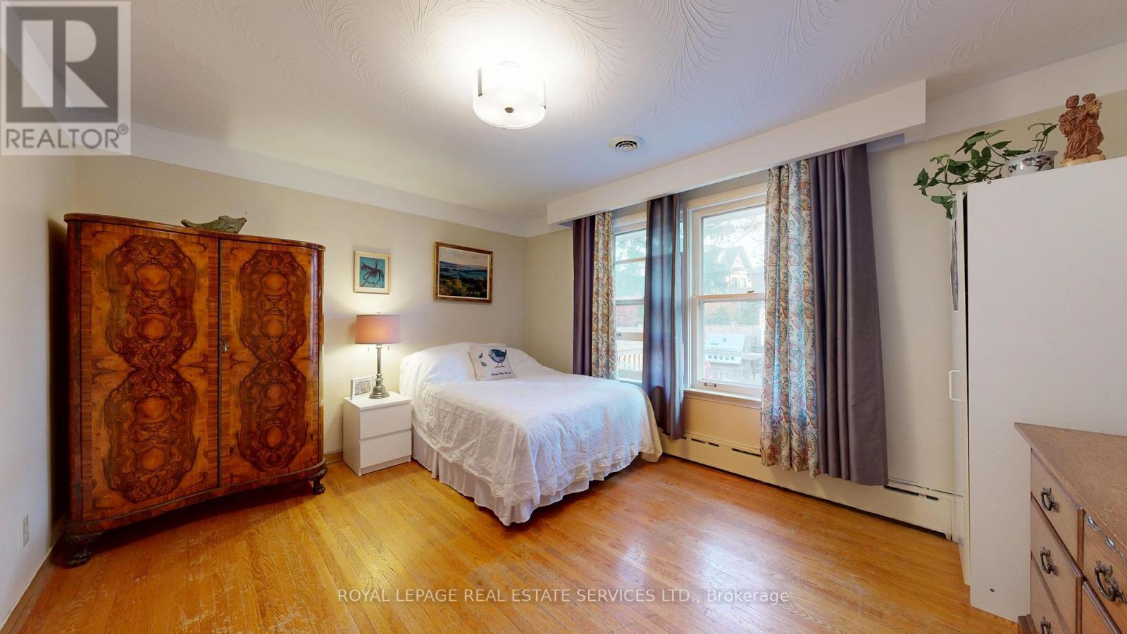 












15 COSMO ROAD

,
Toronto,




Ontario
M8X1Z3

