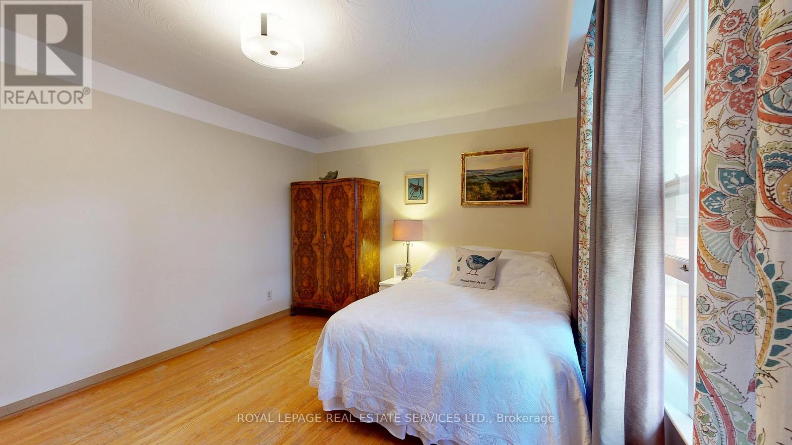 












15 COSMO ROAD

,
Toronto,




Ontario
M8X1Z3

