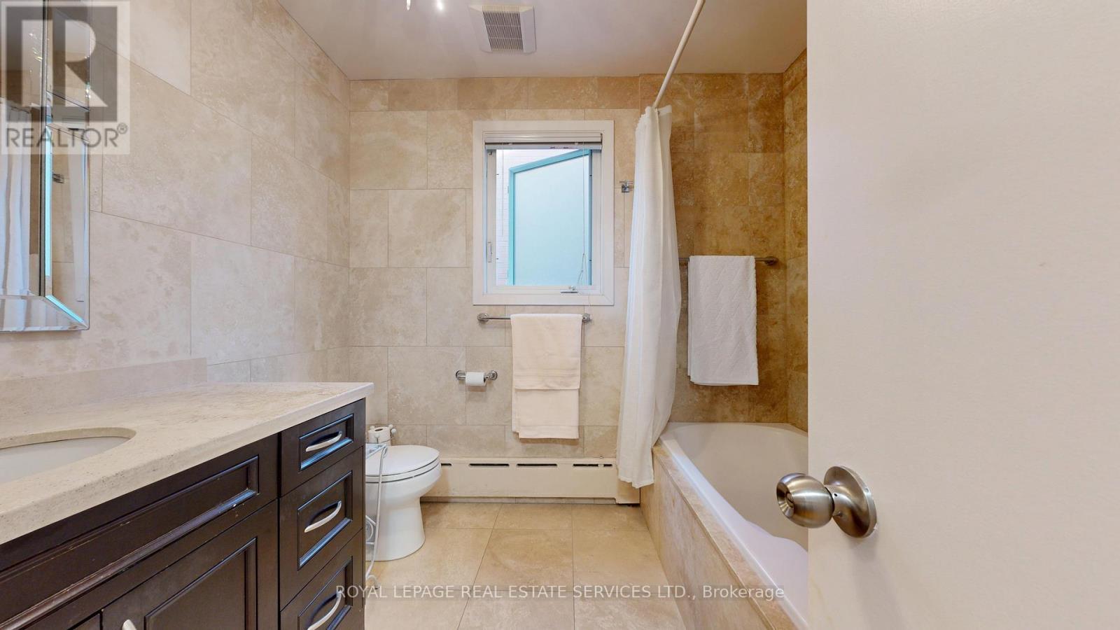 












15 COSMO ROAD

,
Toronto,




Ontario
M8X1Z3

