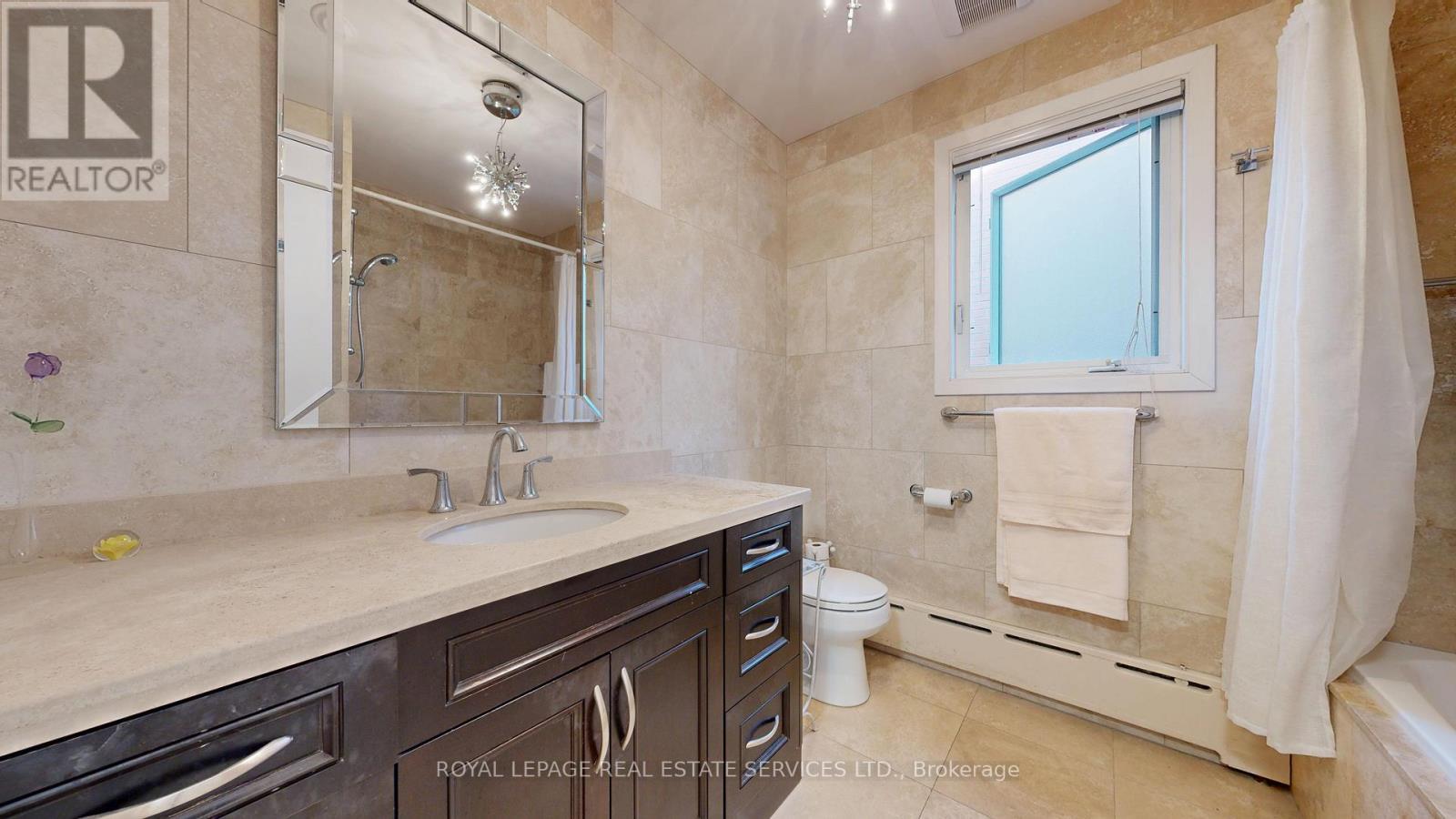 












15 COSMO ROAD

,
Toronto,




Ontario
M8X1Z3

