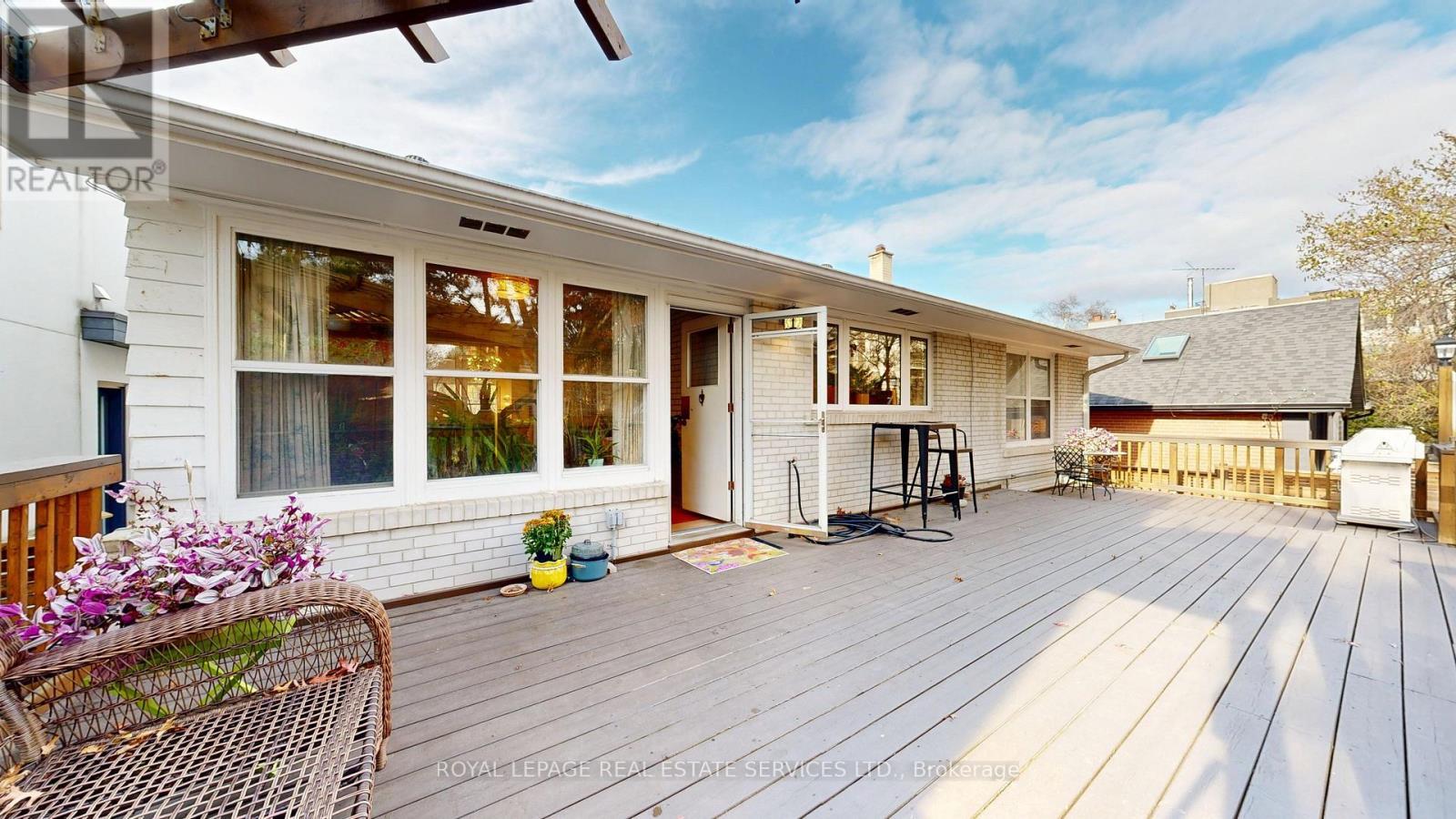 












15 COSMO ROAD

,
Toronto,




Ontario
M8X1Z3

