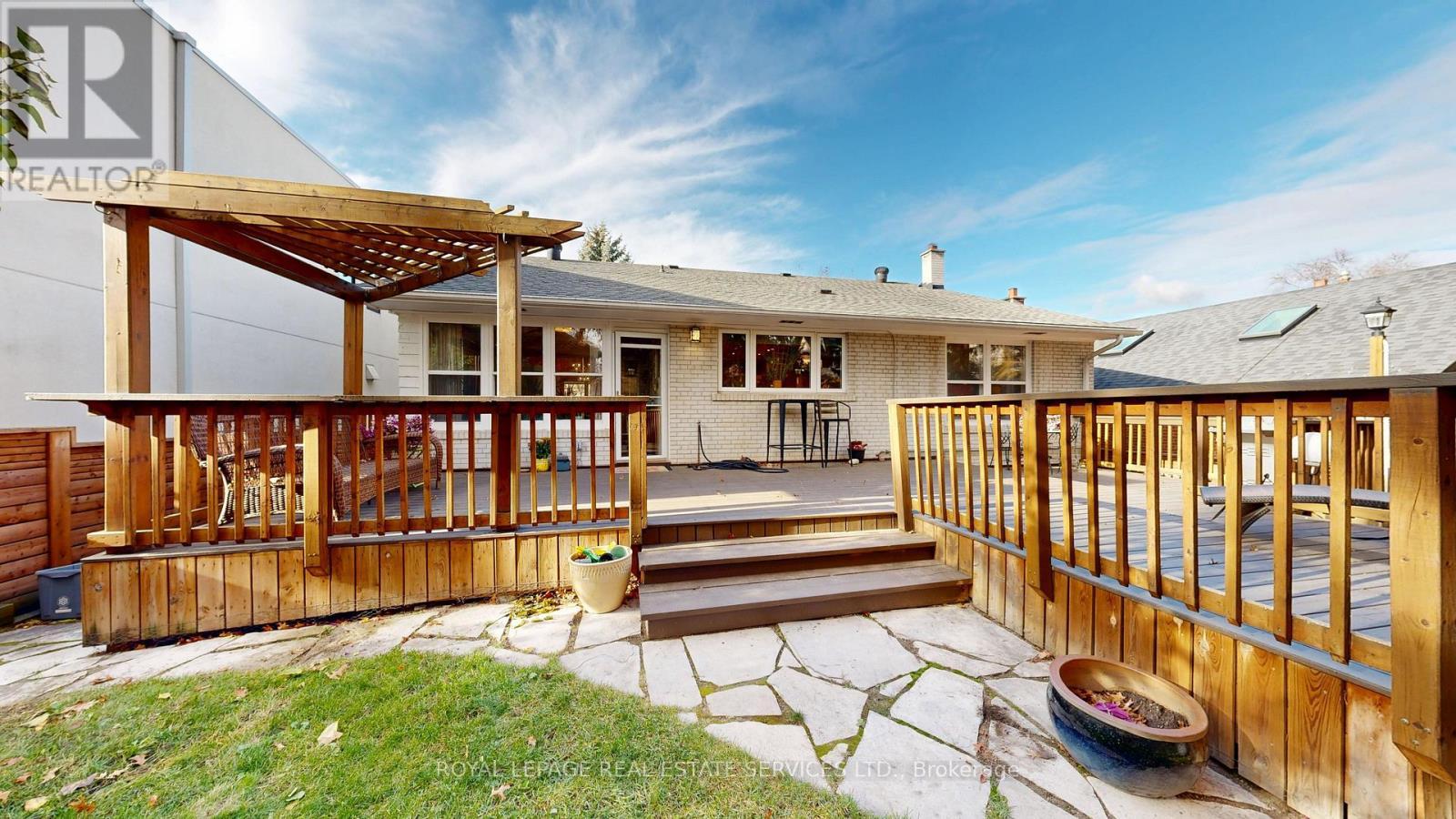 












15 COSMO ROAD

,
Toronto,




Ontario
M8X1Z3

