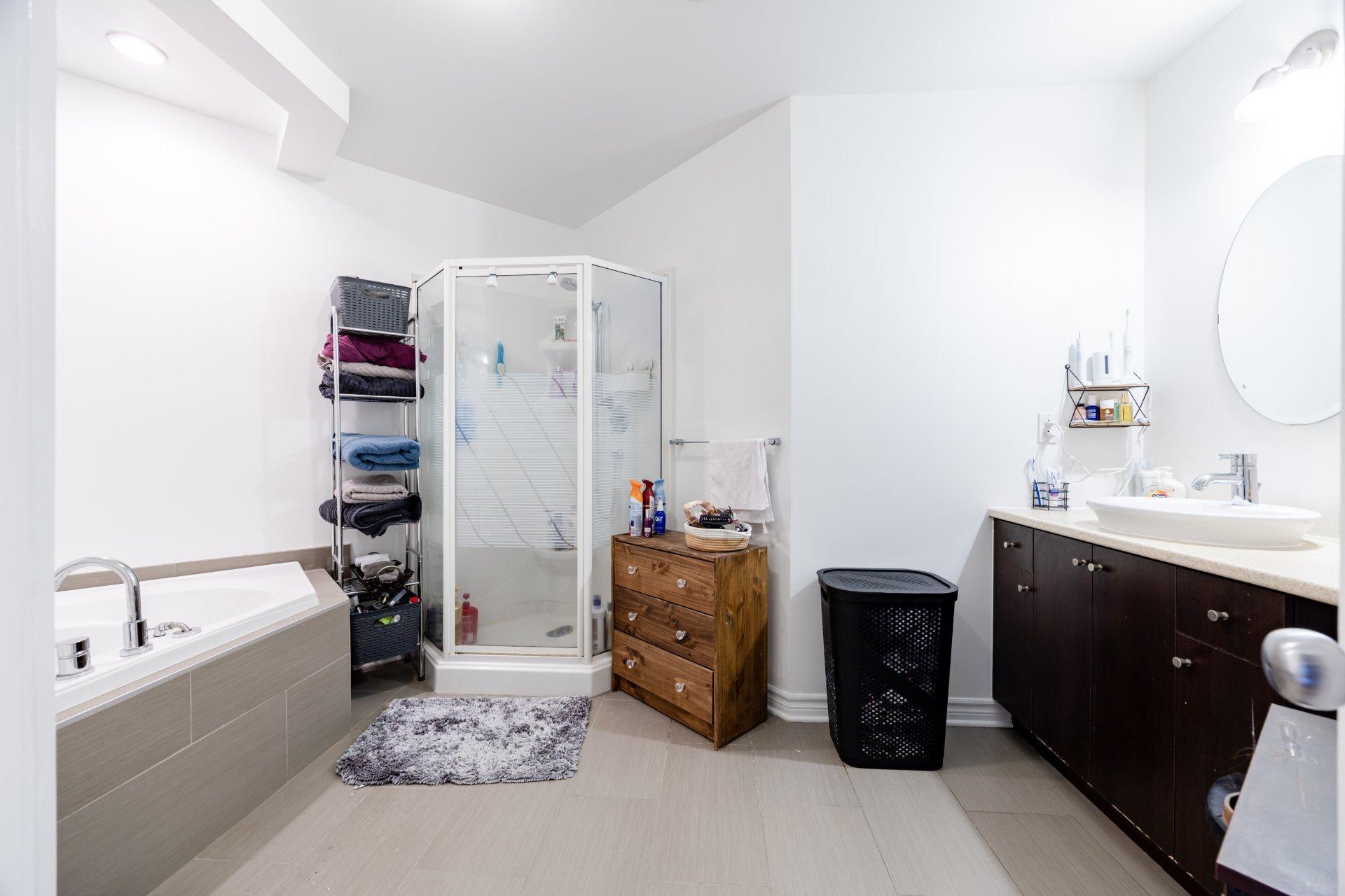 









5625


Rue Condor

, 2,
Brossard,




QC
J4Z0A4

