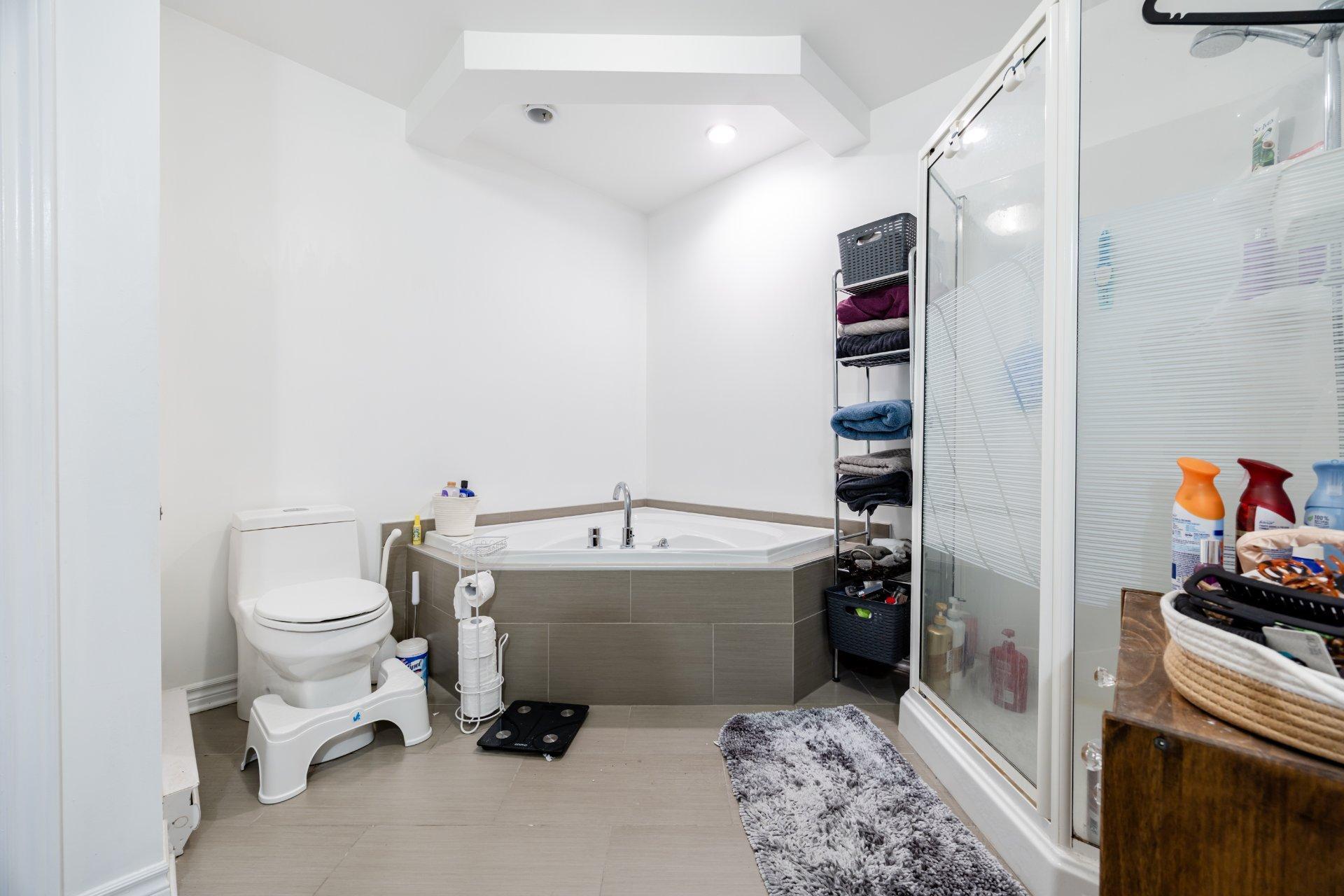 









5625


Rue Condor

, 2,
Brossard,




QC
J4Z0A4

