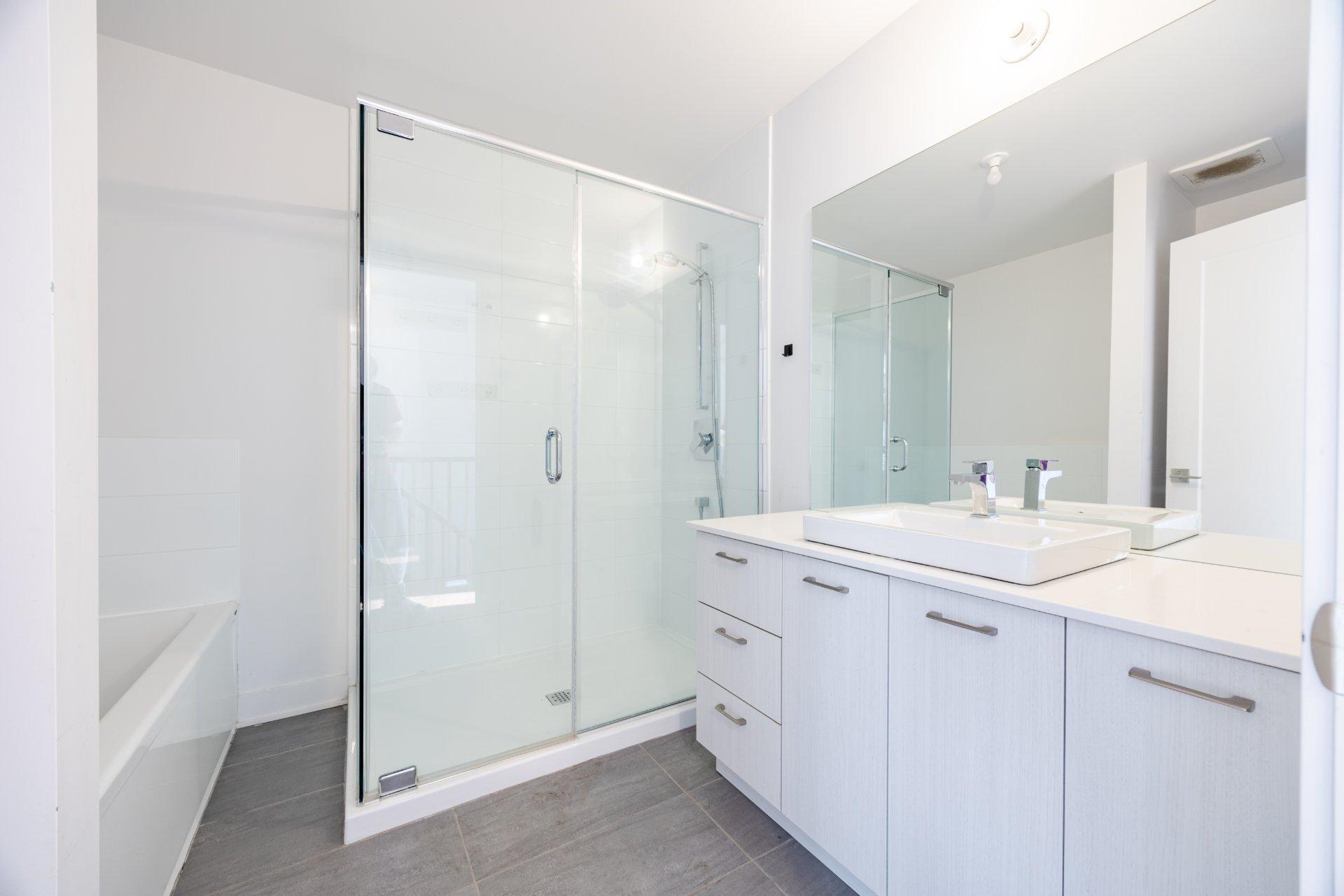 









1036Z


Rue Jacqueline-Sicotte

,
Montréal (LaSalle),




QC
H8N0G9

