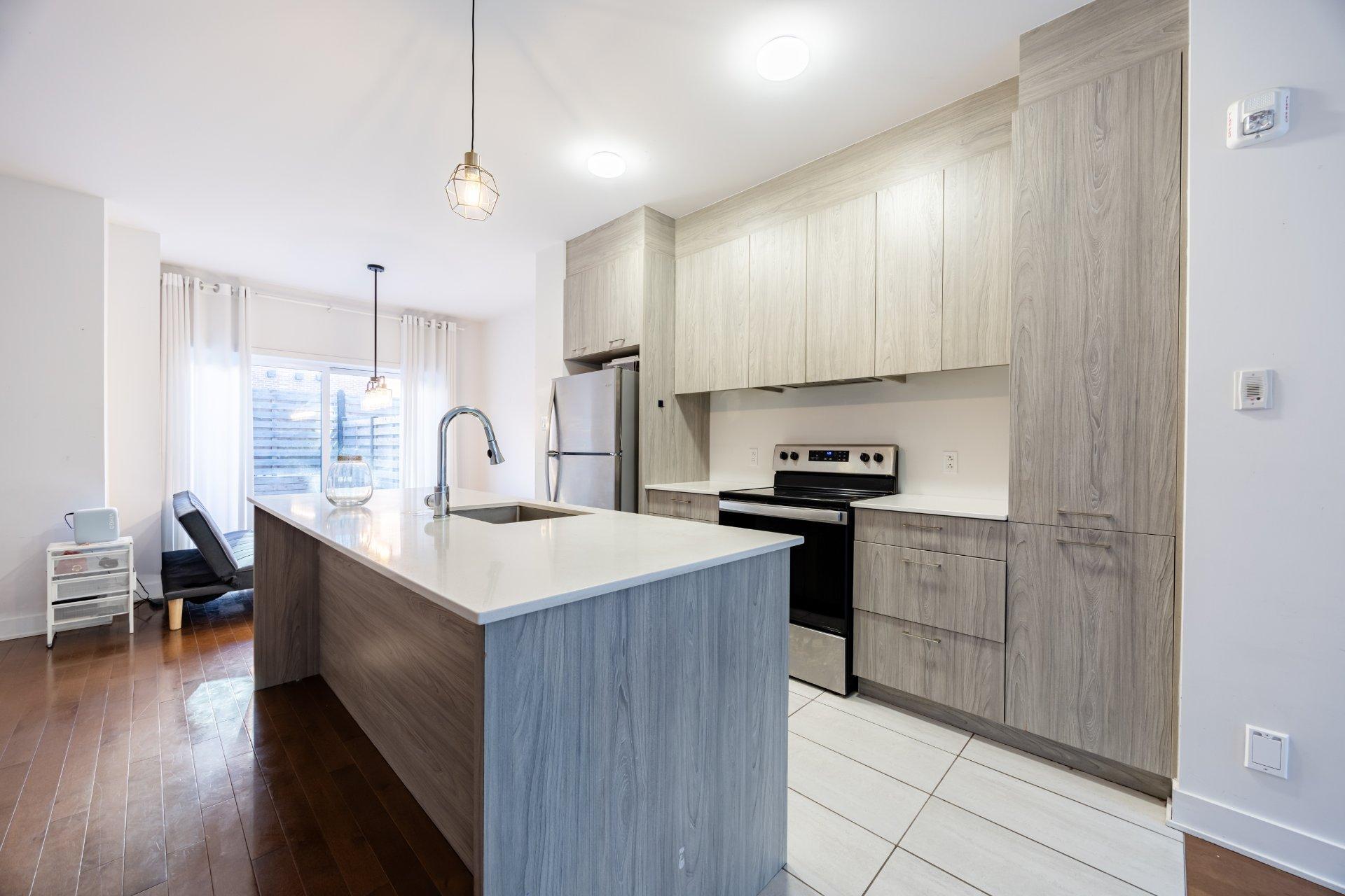 









1036Z


Rue Jacqueline-Sicotte

,
Montréal (LaSalle),




QC
H8N0G9

