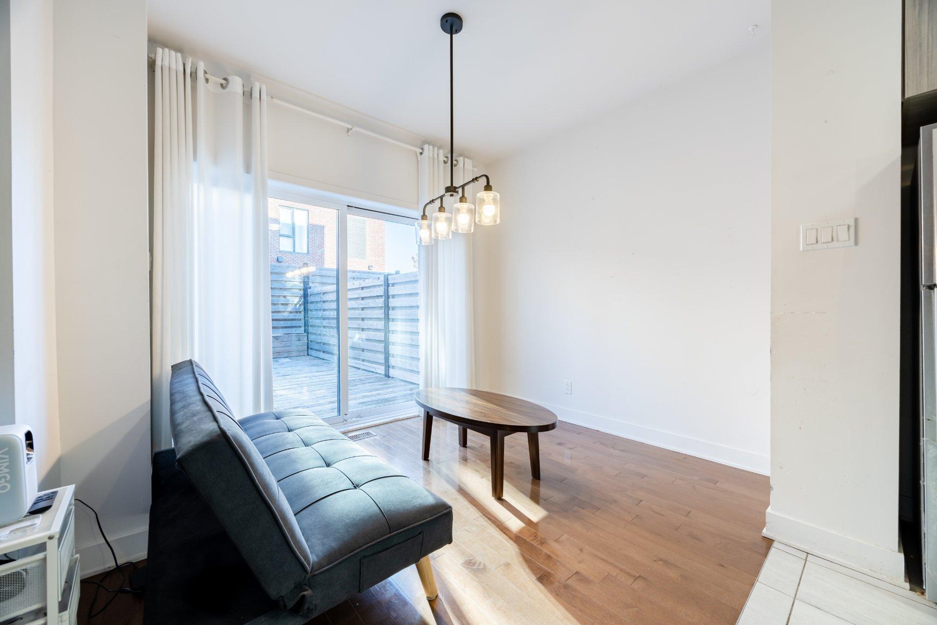 









1036Z


Rue Jacqueline-Sicotte

,
Montréal (LaSalle),




QC
H8N0G9

