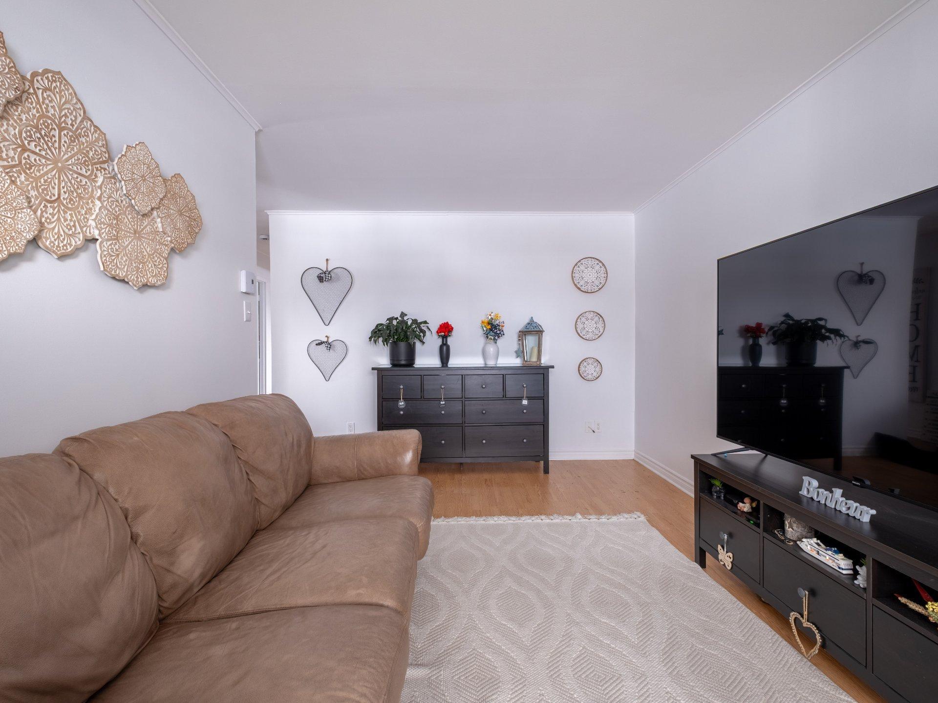 









351A

 - 351D


Rue du Bord-de-l'Eau

,
Sorel-Tracy,




QC
J3P7V6

