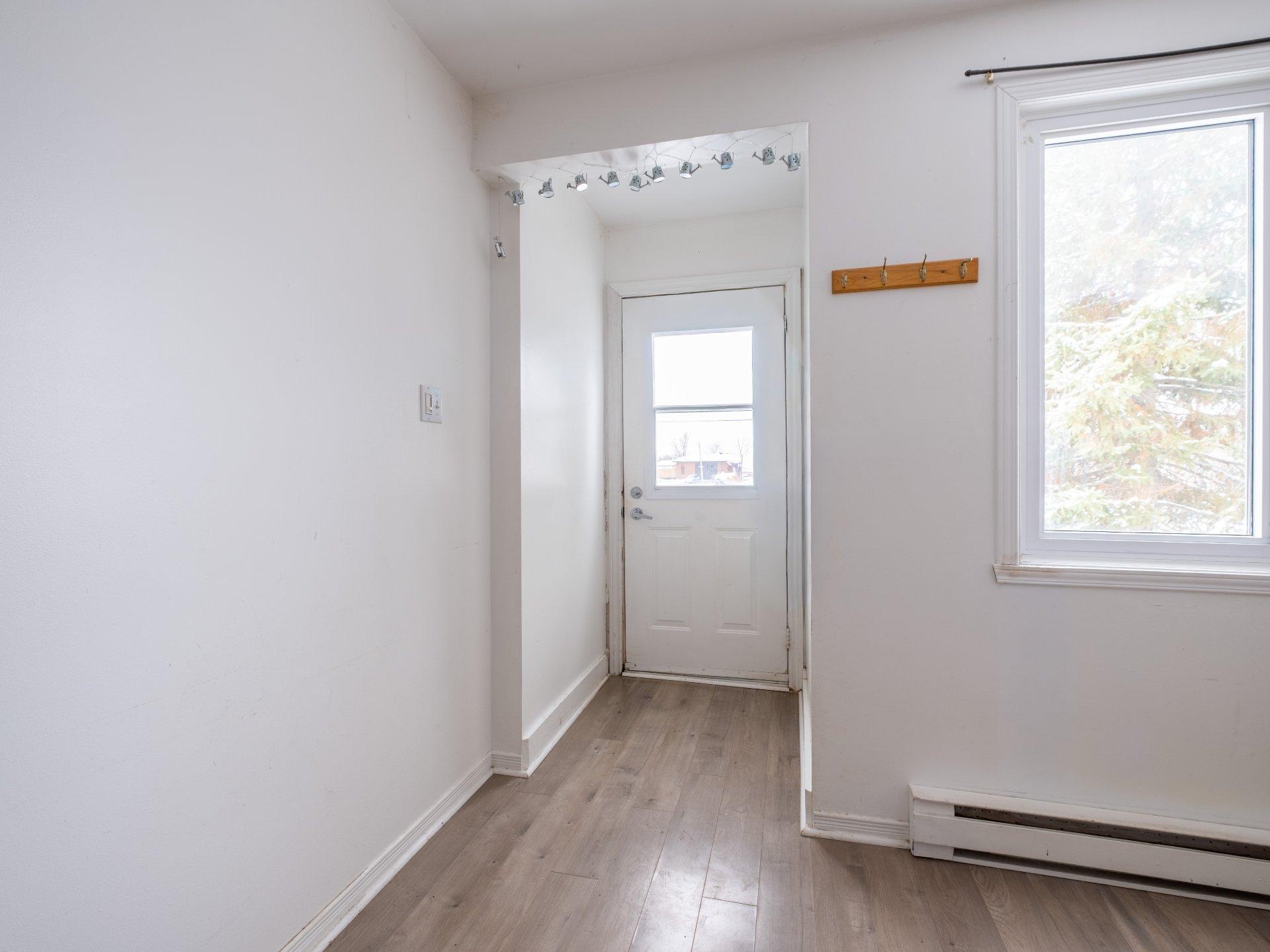 









351A

 - 351D


Rue du Bord-de-l'Eau

,
Sorel-Tracy,




QC
J3P7V6

