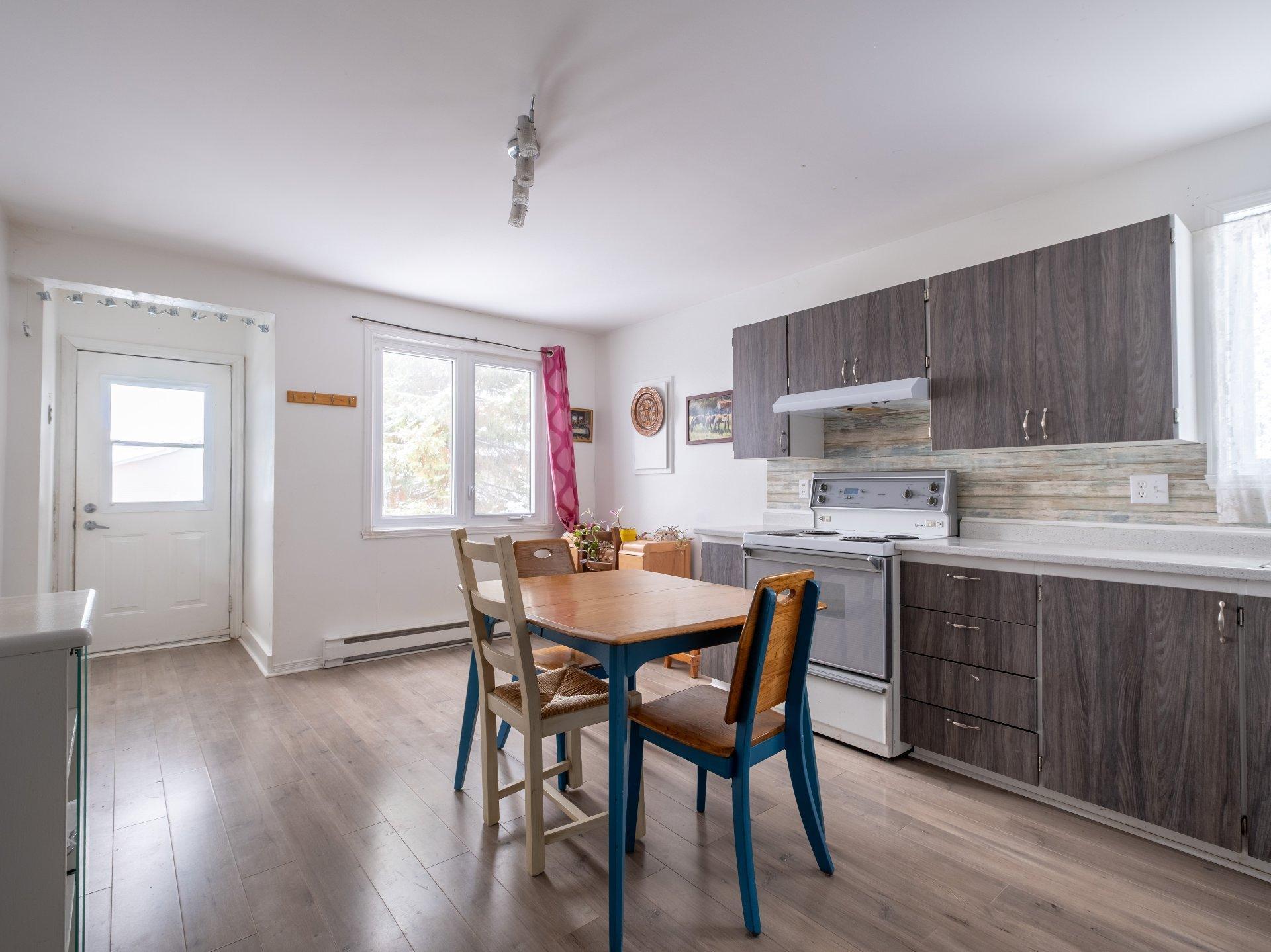 









351A

 - 351D


Rue du Bord-de-l'Eau

,
Sorel-Tracy,




QC
J3P7V6

