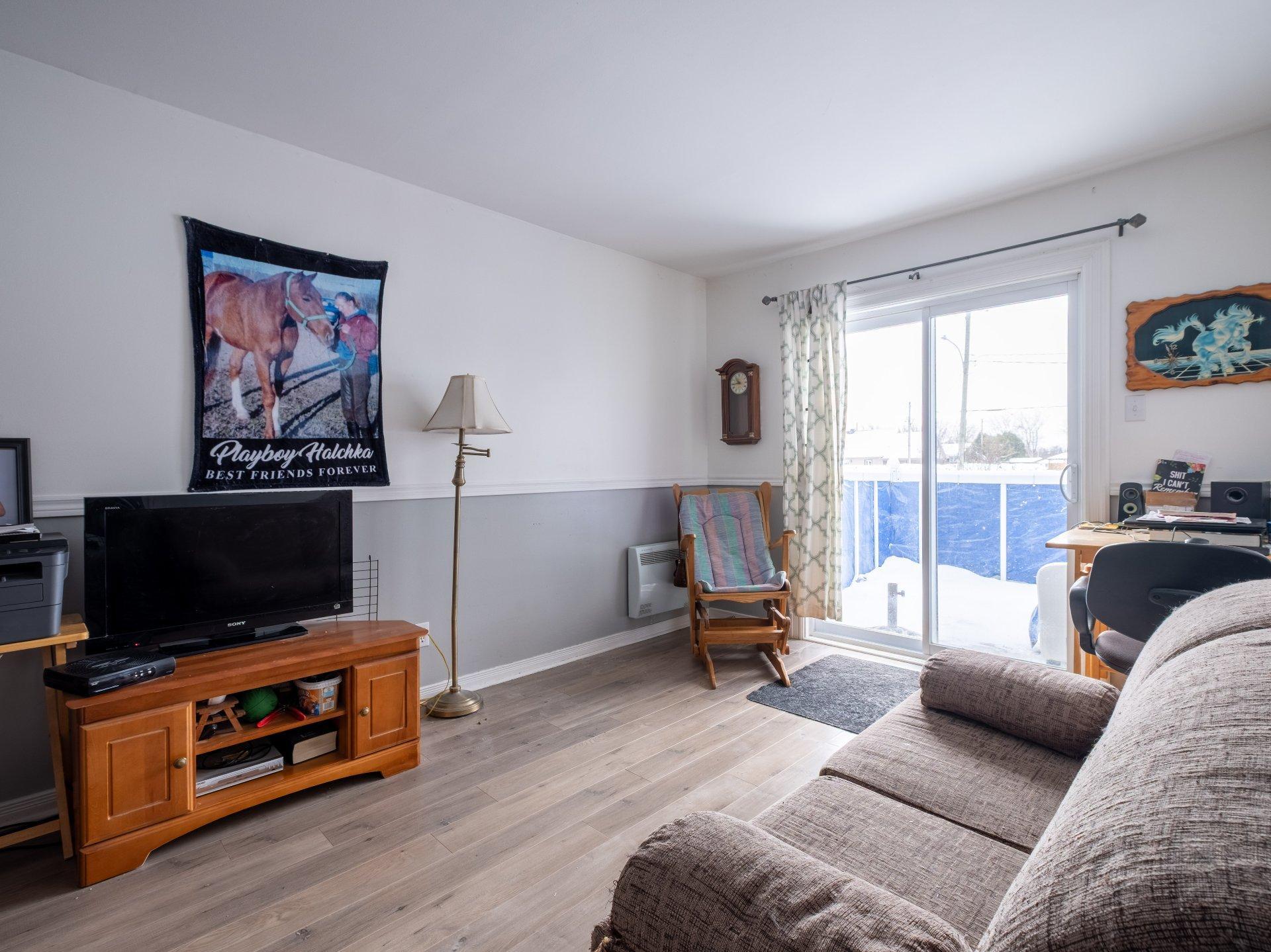 









351A

 - 351D


Rue du Bord-de-l'Eau

,
Sorel-Tracy,




QC
J3P7V6

