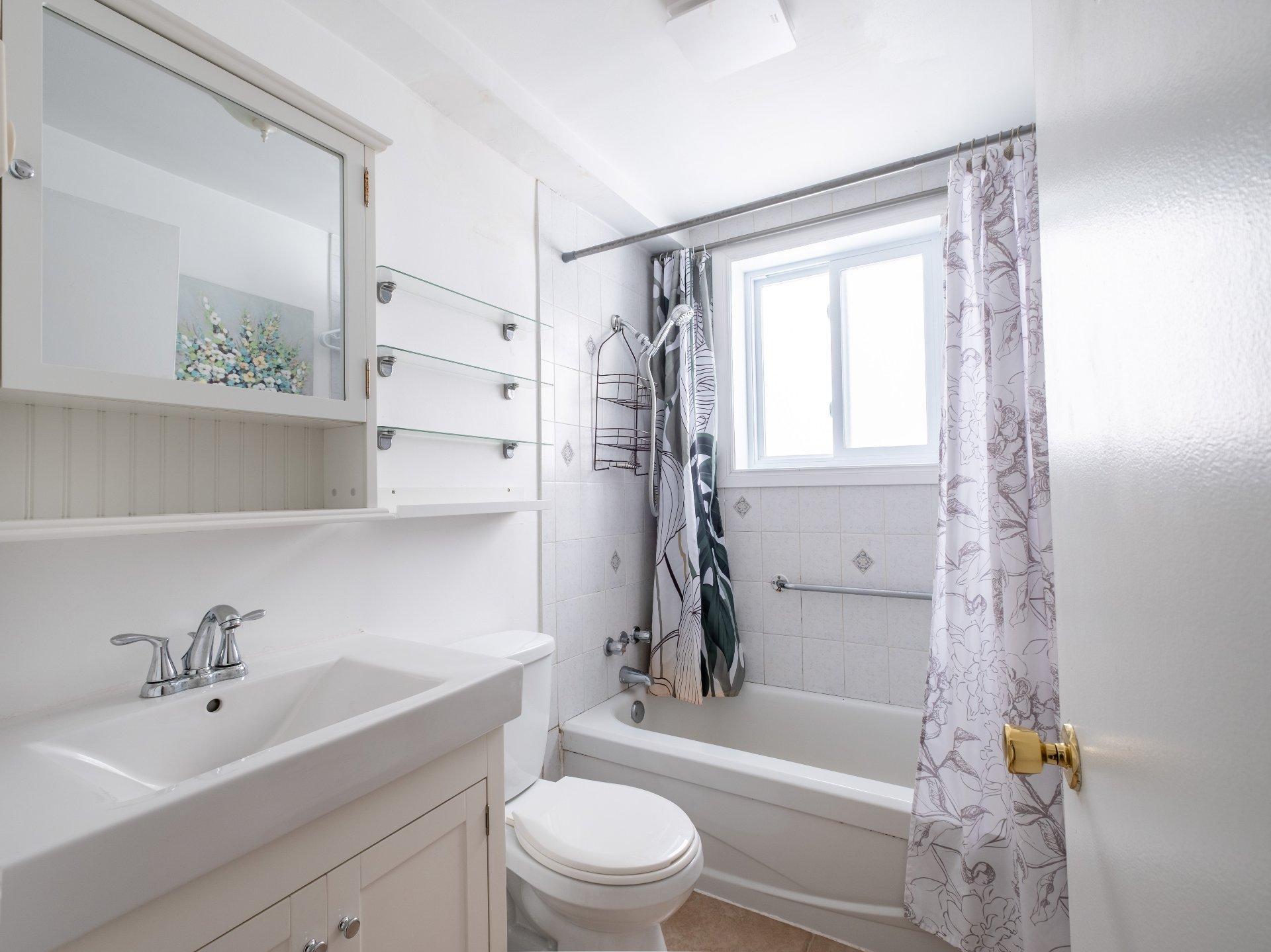 









351A

 - 351D


Rue du Bord-de-l'Eau

,
Sorel-Tracy,




QC
J3P7V6

