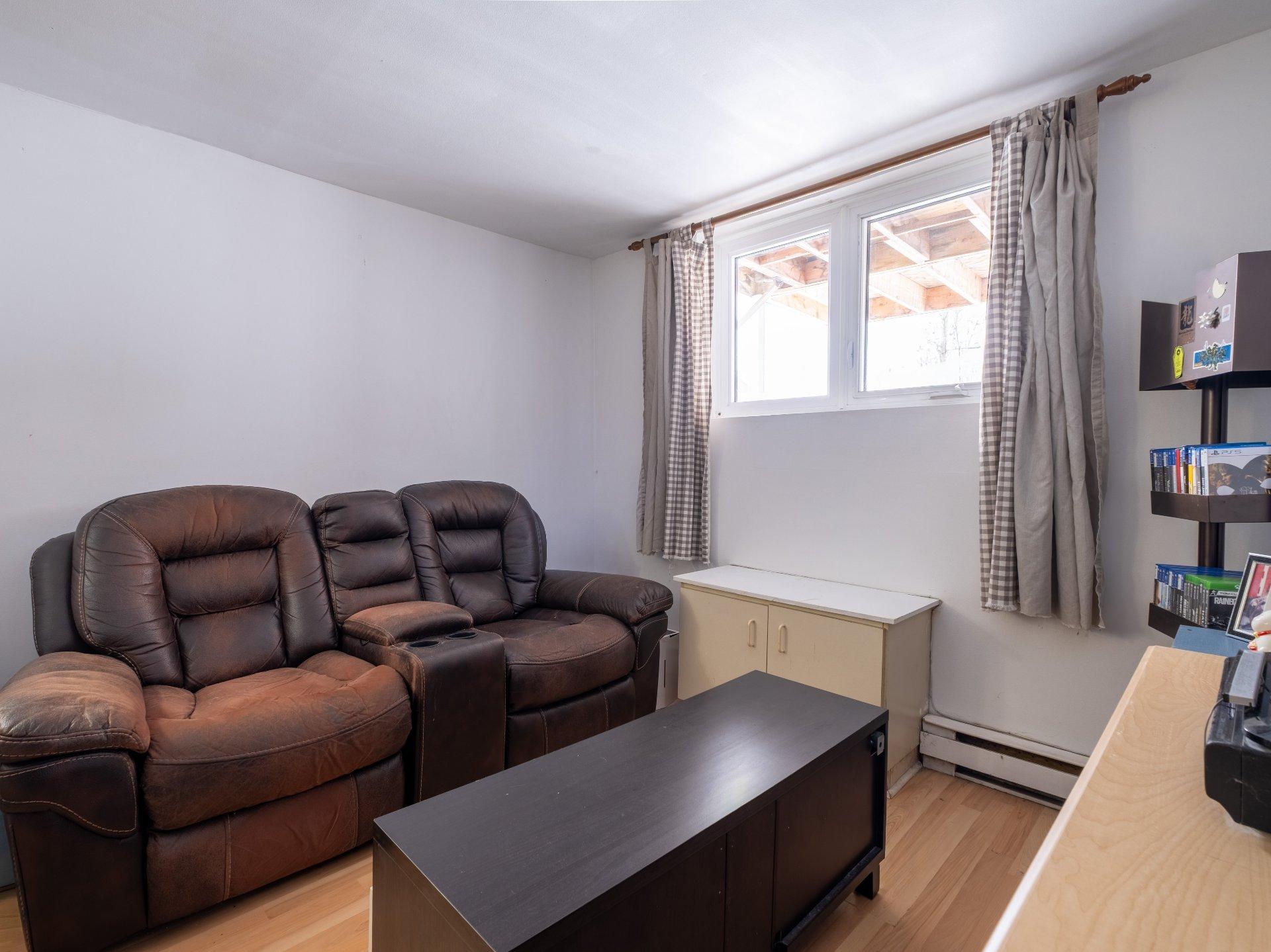 









351A

 - 351D


Rue du Bord-de-l'Eau

,
Sorel-Tracy,




QC
J3P7V6

