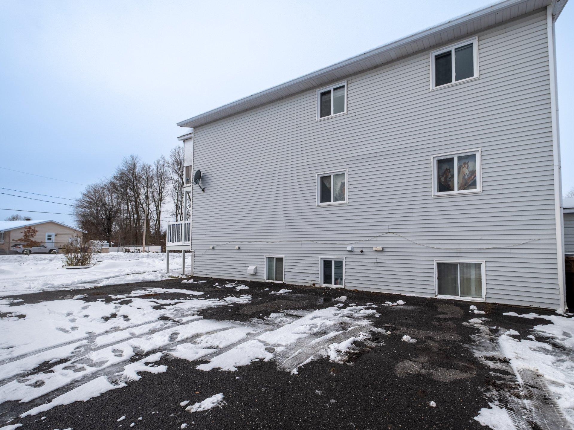 









351A

 - 351D


Rue du Bord-de-l'Eau

,
Sorel-Tracy,




QC
J3P7V6

