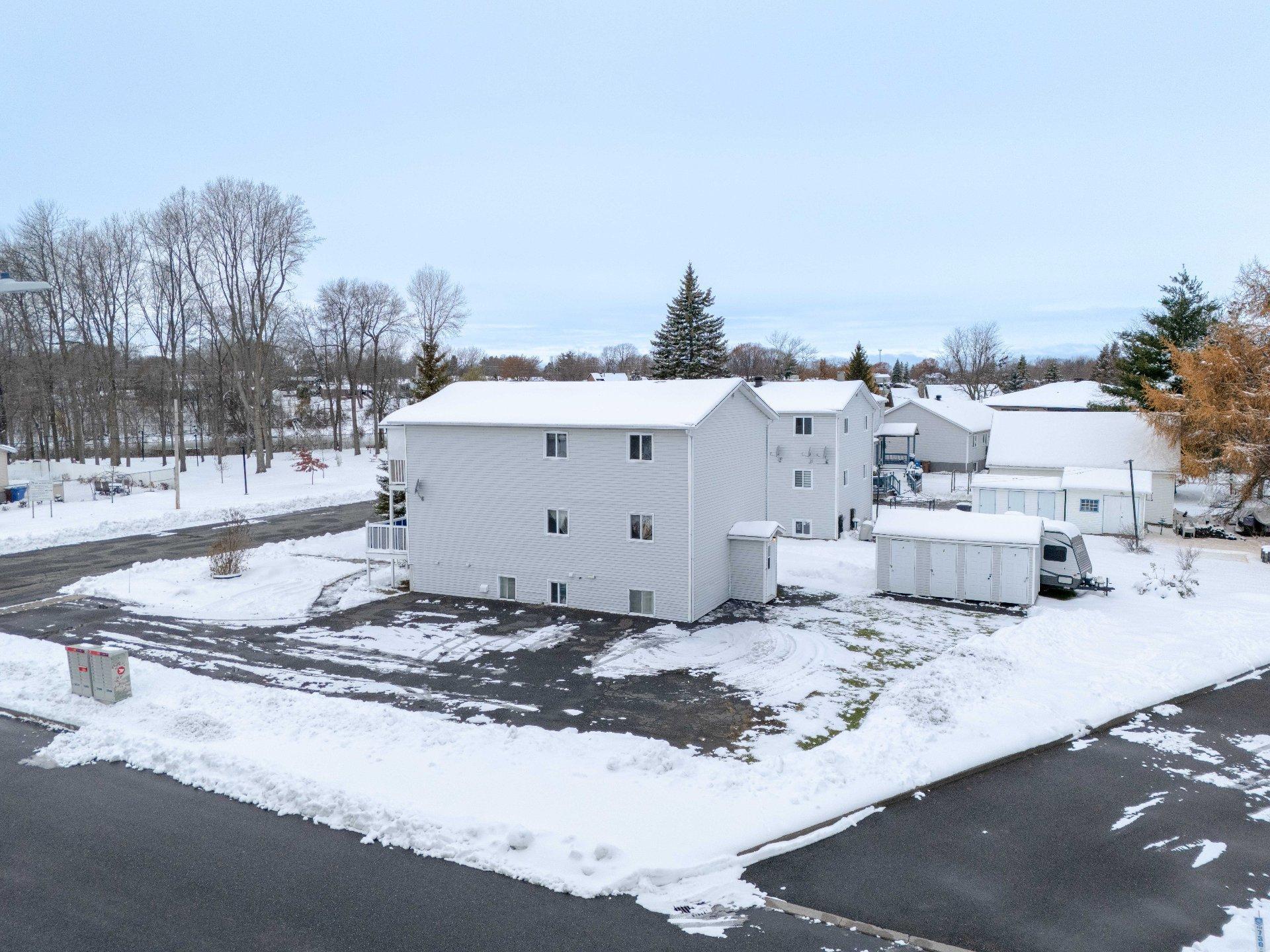 









351A

 - 351D


Rue du Bord-de-l'Eau

,
Sorel-Tracy,




QC
J3P7V6

