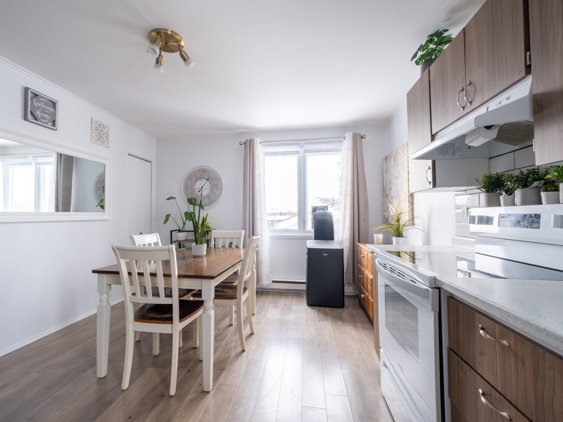 









351A

 - 351D


Rue du Bord-de-l'Eau

,
Sorel-Tracy,




QC
J3P7V6

